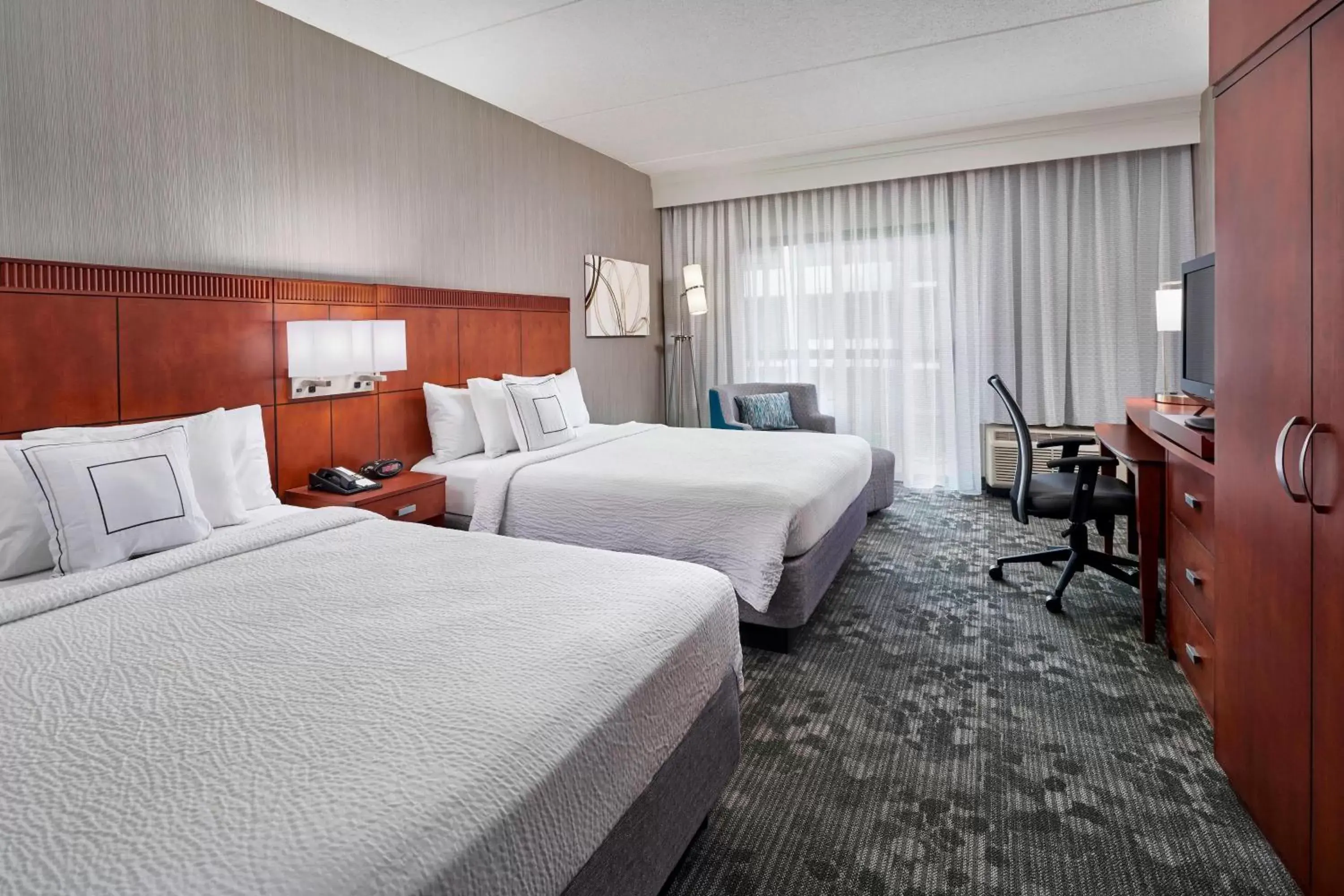 Photo of the whole room, Bed in Courtyard By Marriott Baltimore BWI Airport