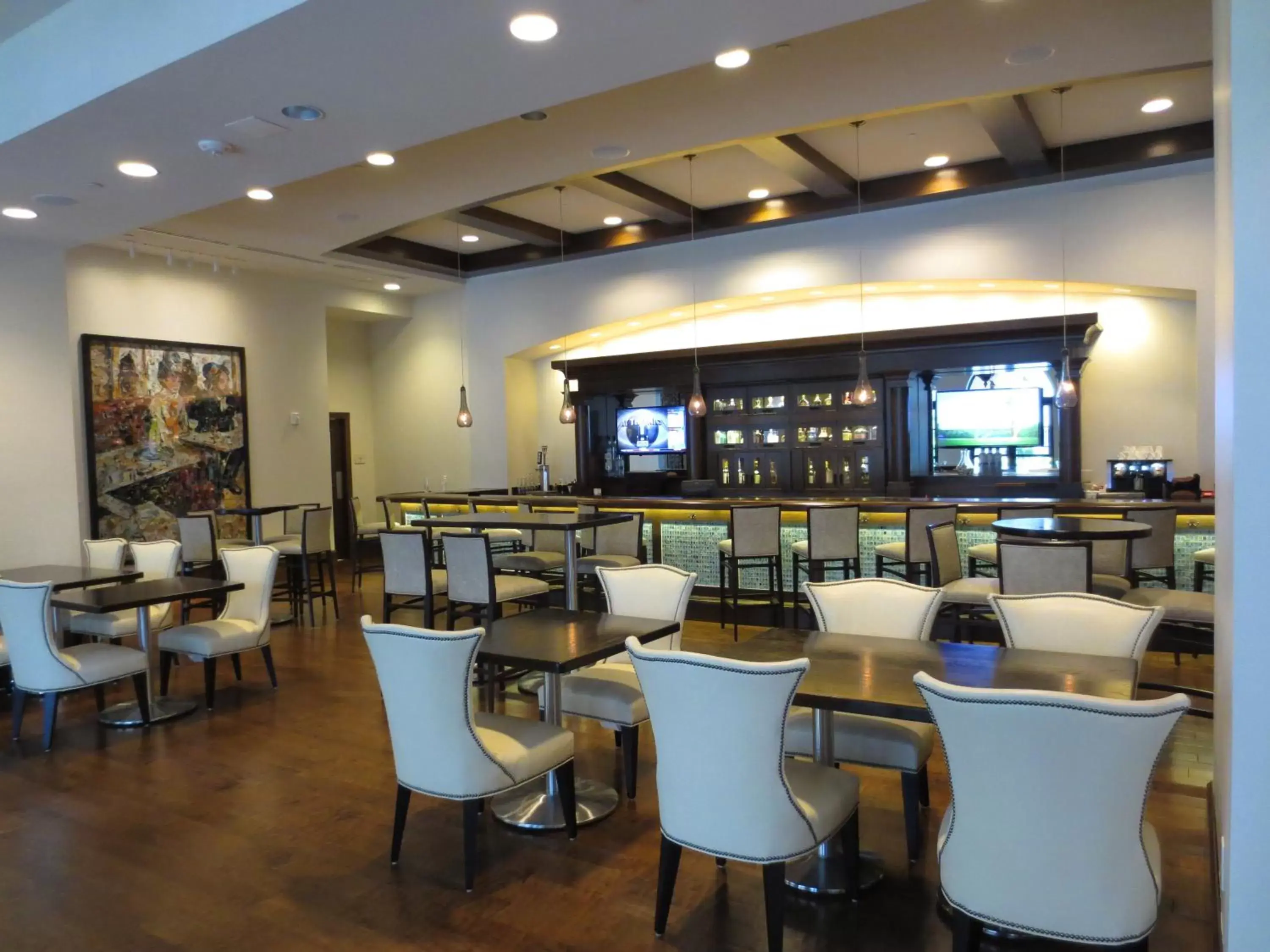 Restaurant/Places to Eat in The Alfond Inn