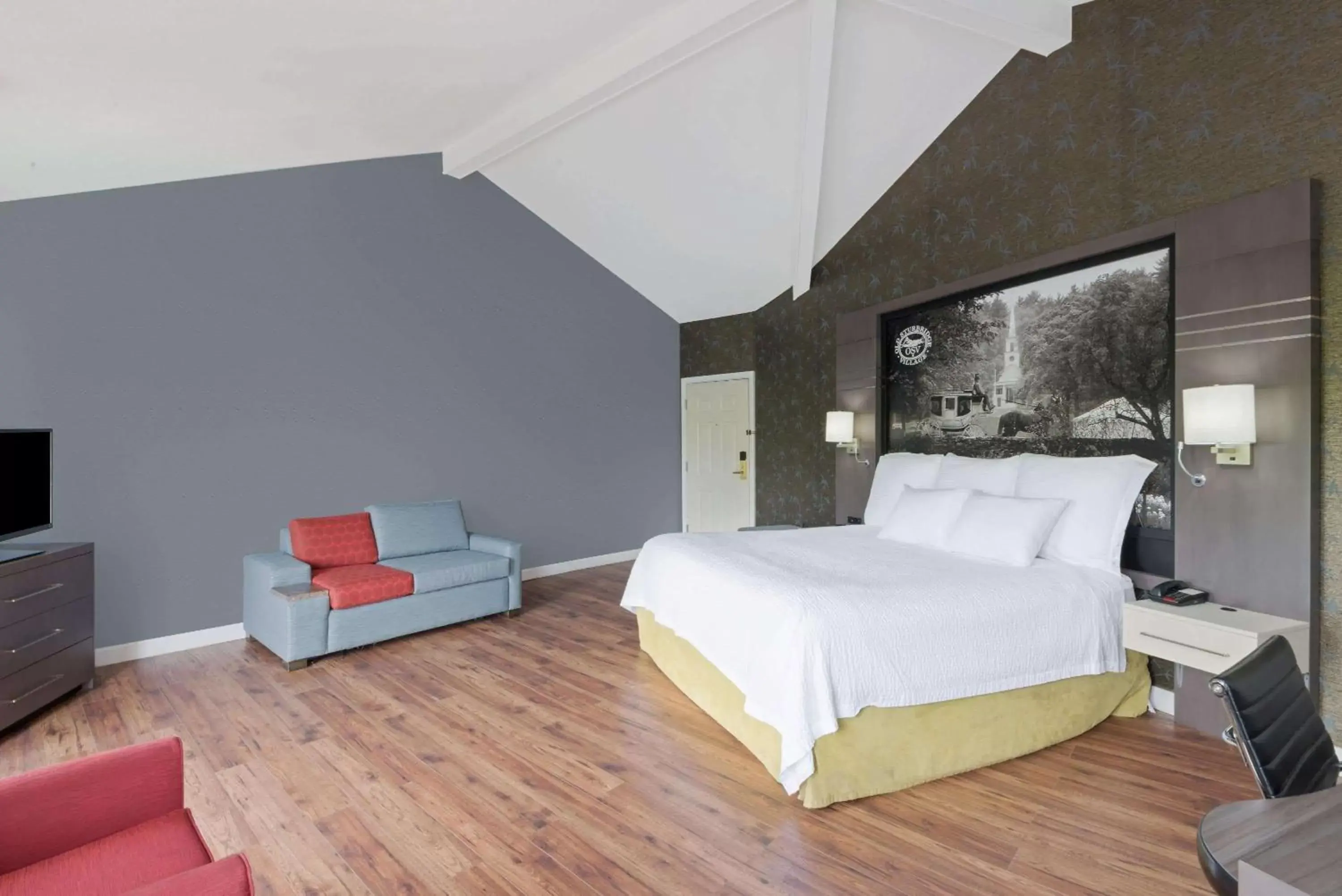 Photo of the whole room, Bed in Super 8 by Wyndham Sturbridge Photo of the whole room, Bed in Super 8 by Wyndham Sturbridge