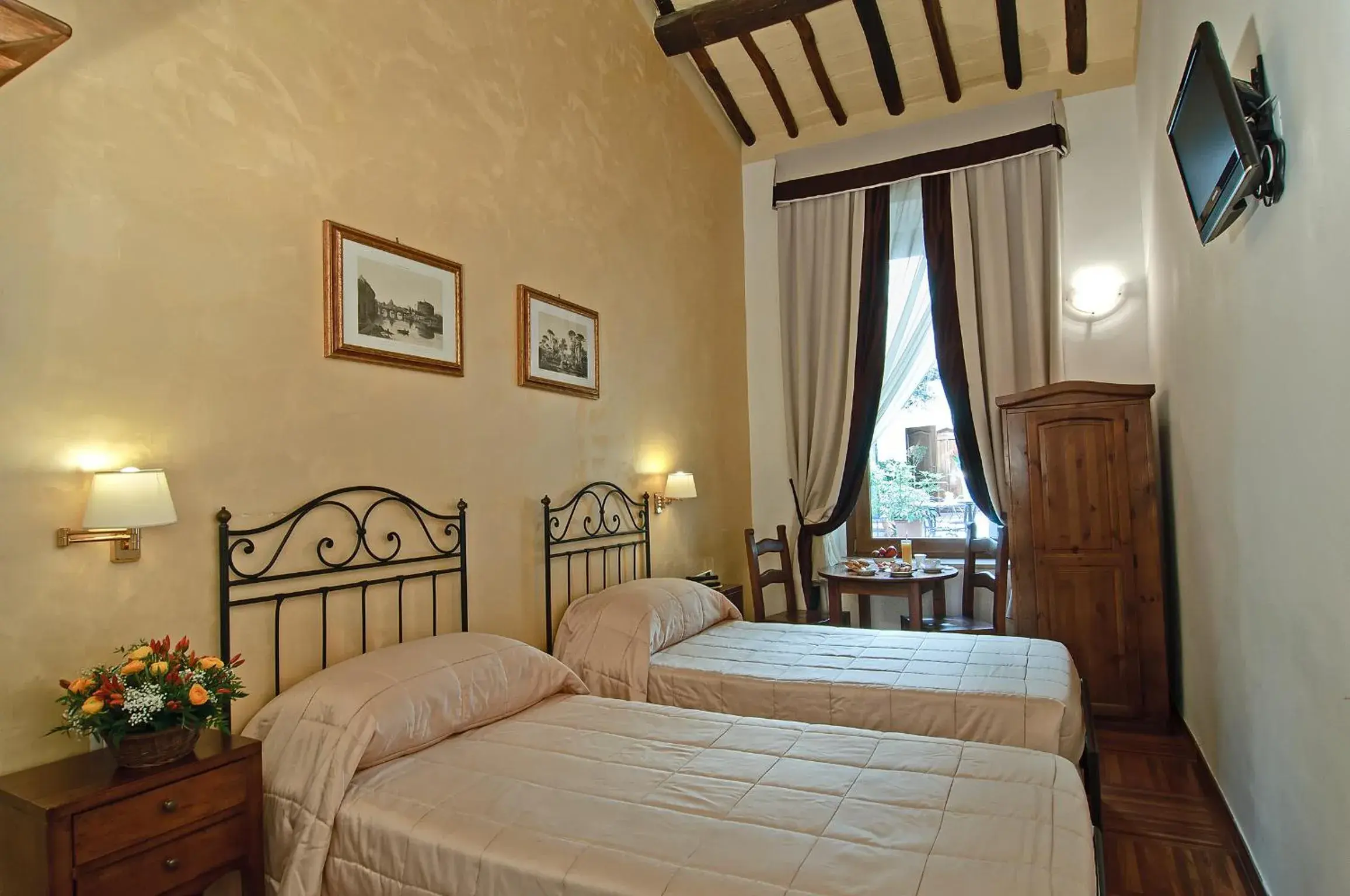 Photo of the whole room, Bed in Relais Le Clarisse