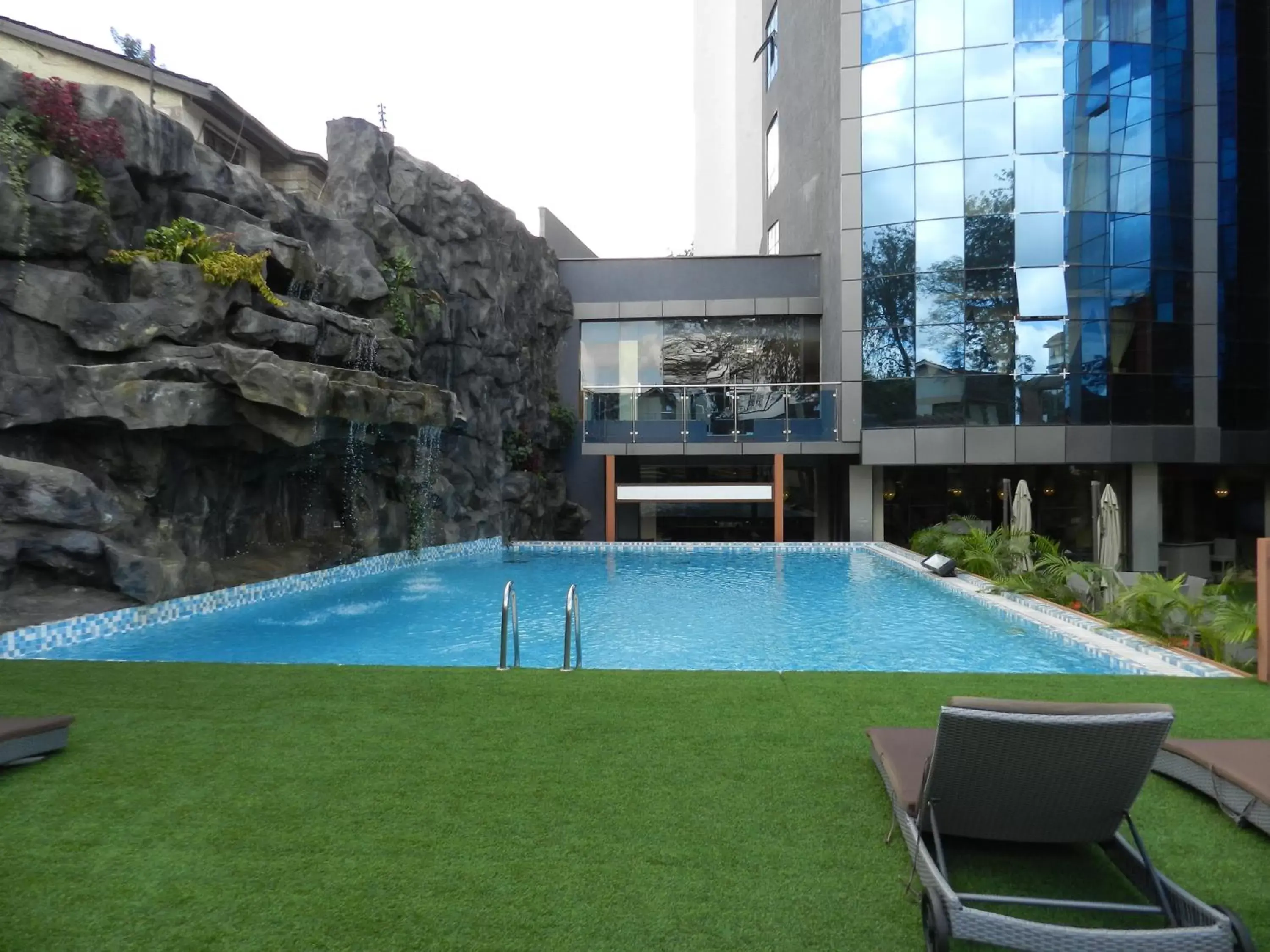 bunk bed, Swimming Pool in PrideInn Azure Hotel Nairobi Westlands