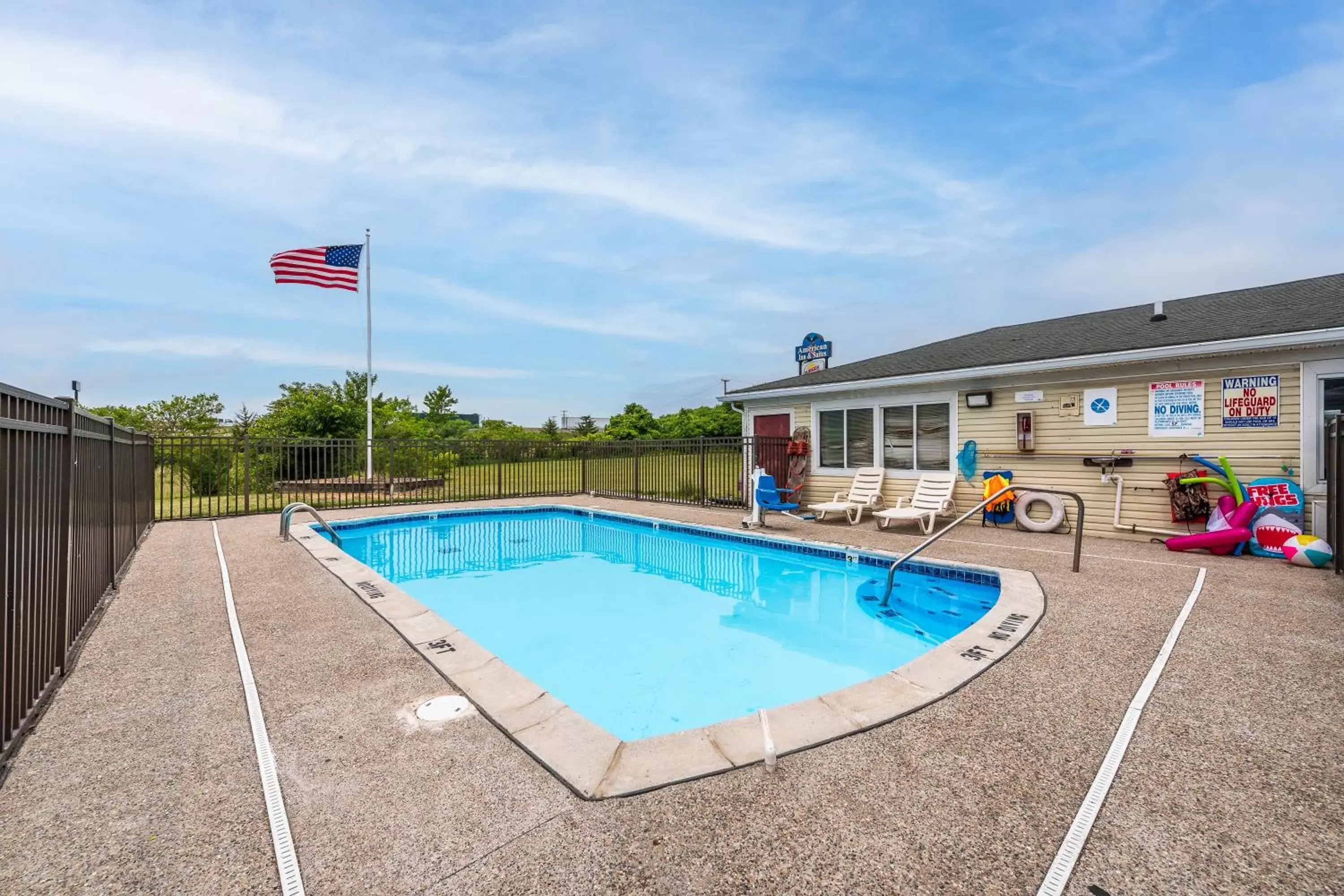 Pool view, Swimming Pool in American Inn & suites