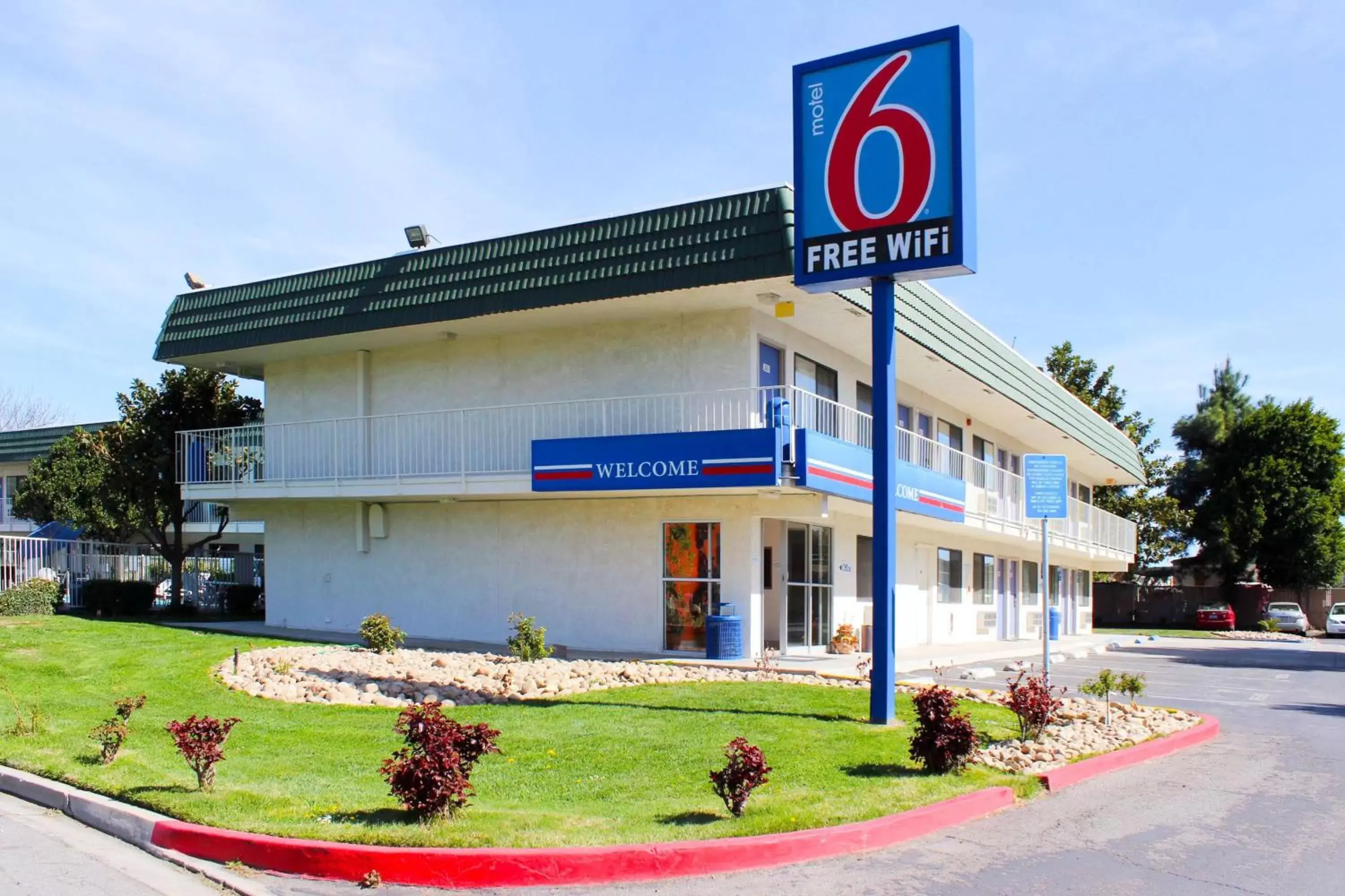 Property building, Garden in Motel 6-King City, CA