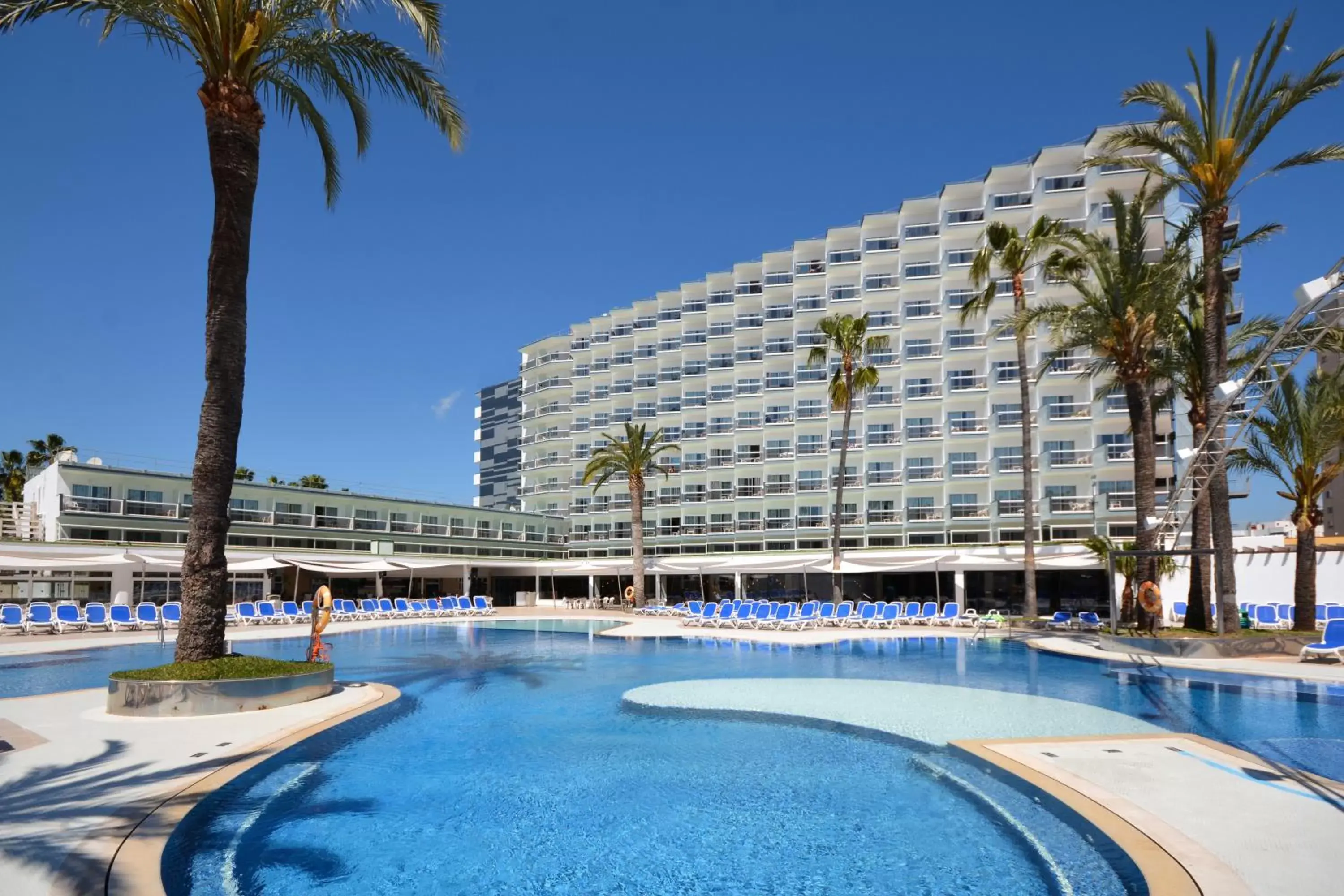 Swimming pool in Hotel Samos