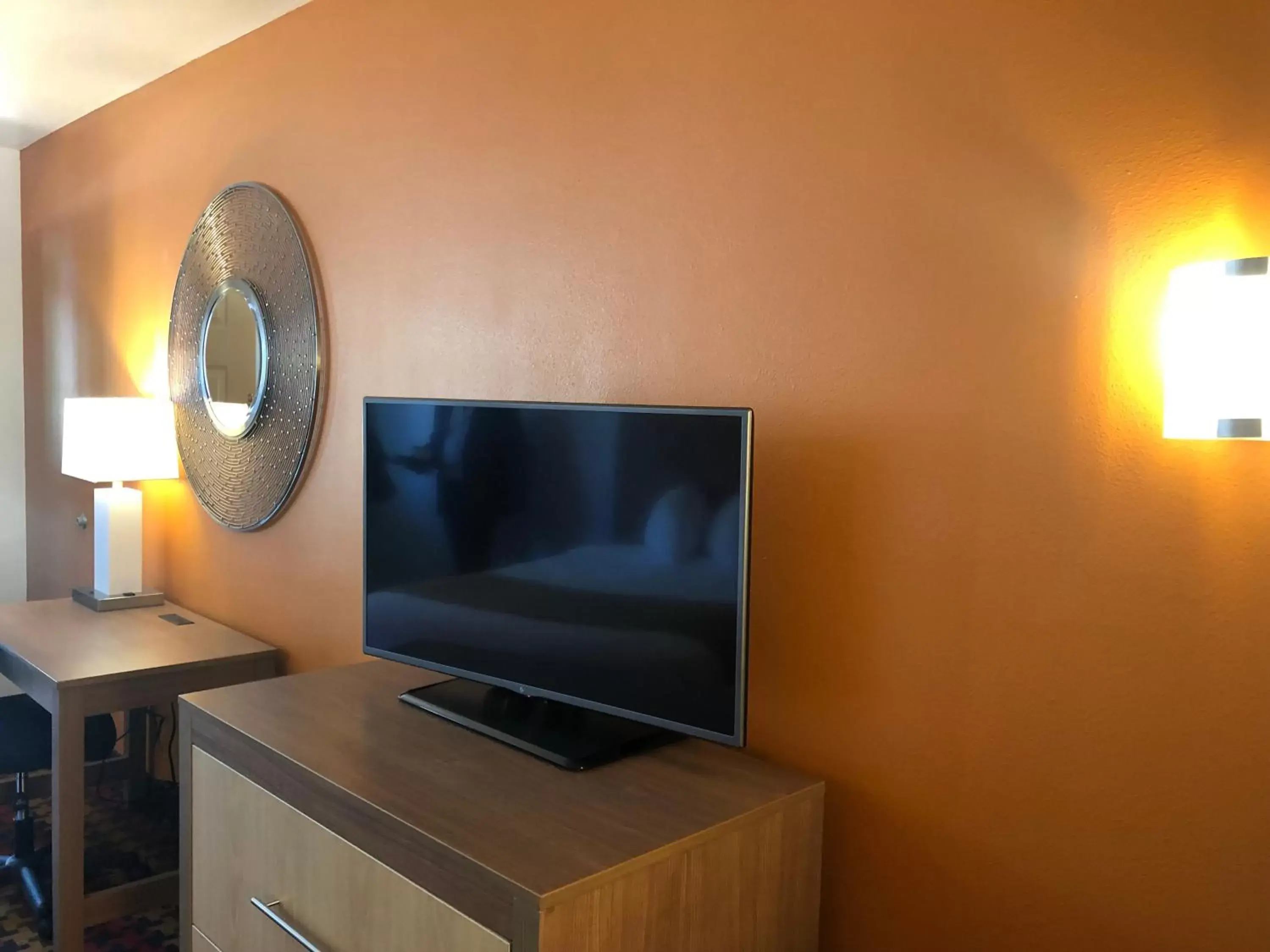 TV and multimedia, TV/Entertainment Center in Muyawki Inn