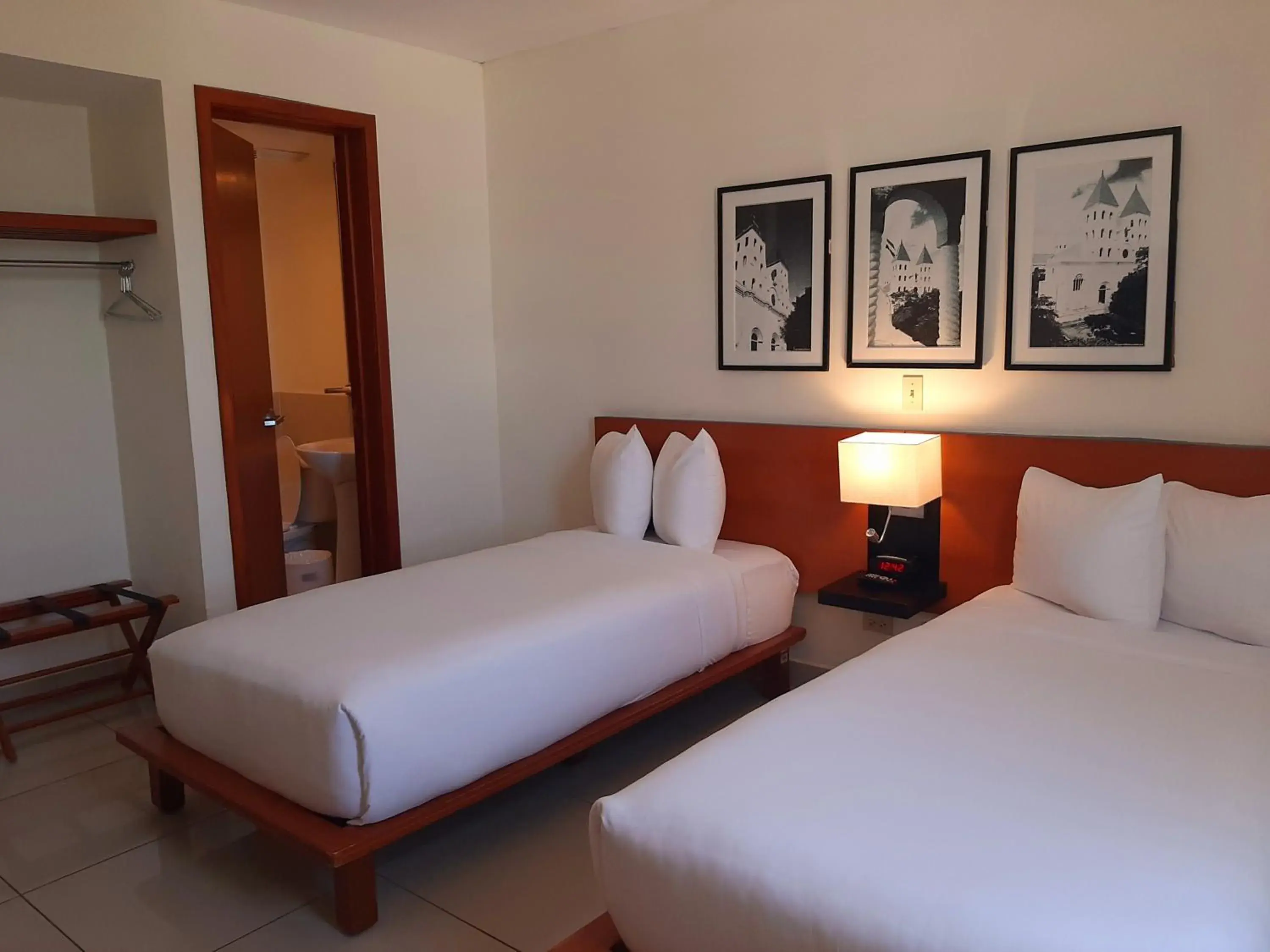 Twin Room - Non-Smoking in Comfort Inn Real San Miguel Twin Room - Non-Smoking in Comfort Inn Real San Miguel