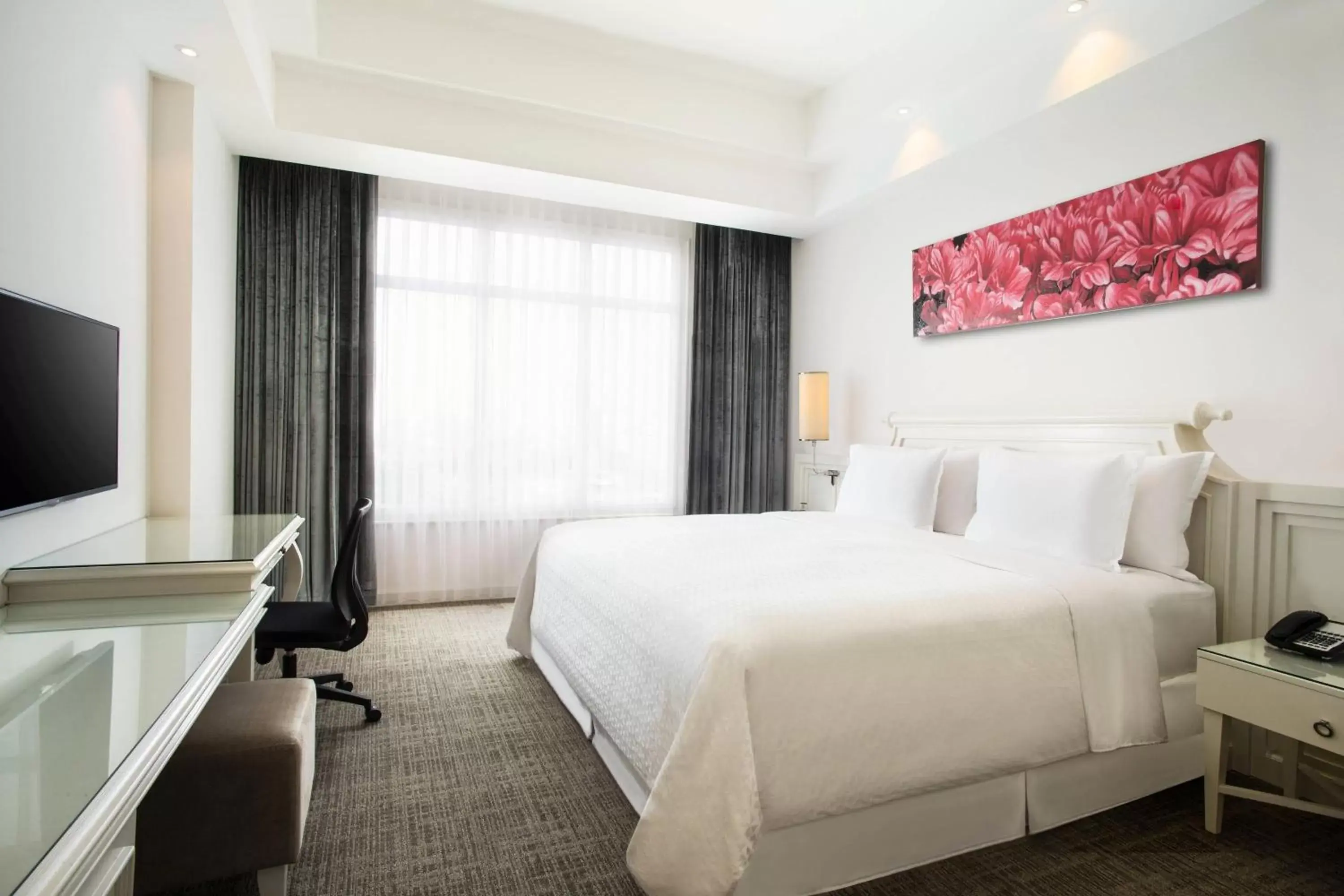 Photo of the whole room, Bed in Four Points by Sheraton Bandung