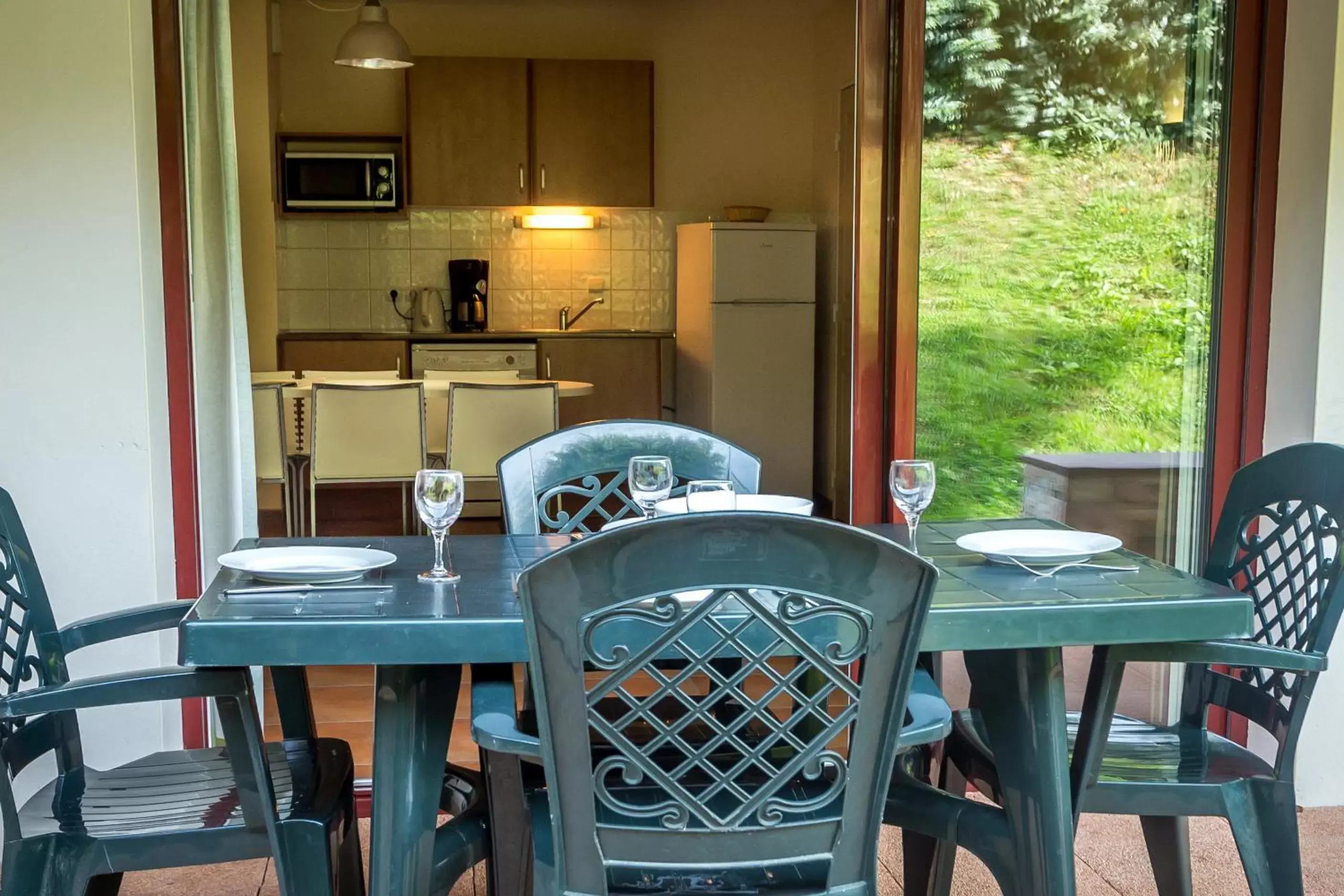 Balcony/Terrace, Dining Area in Résidence Odalys Domaine Iratzia