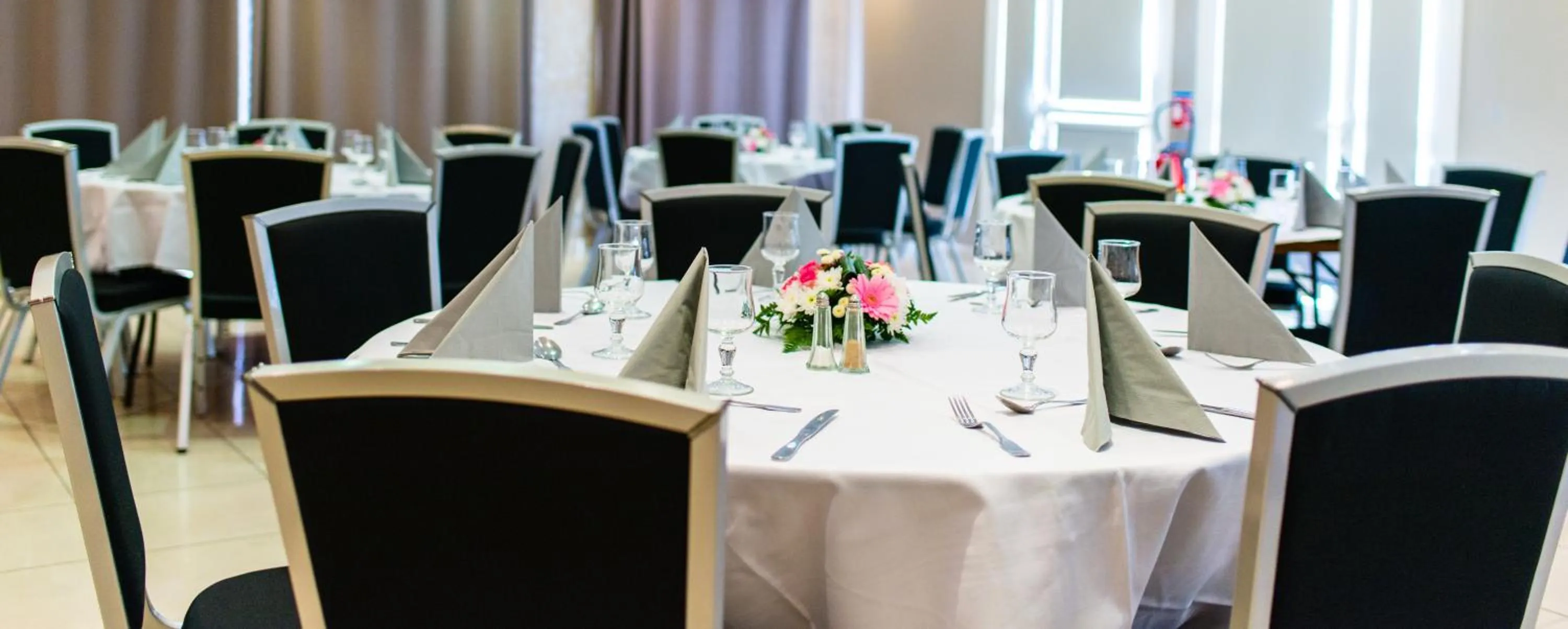 Restaurant/places to eat in Hôtel Ariane