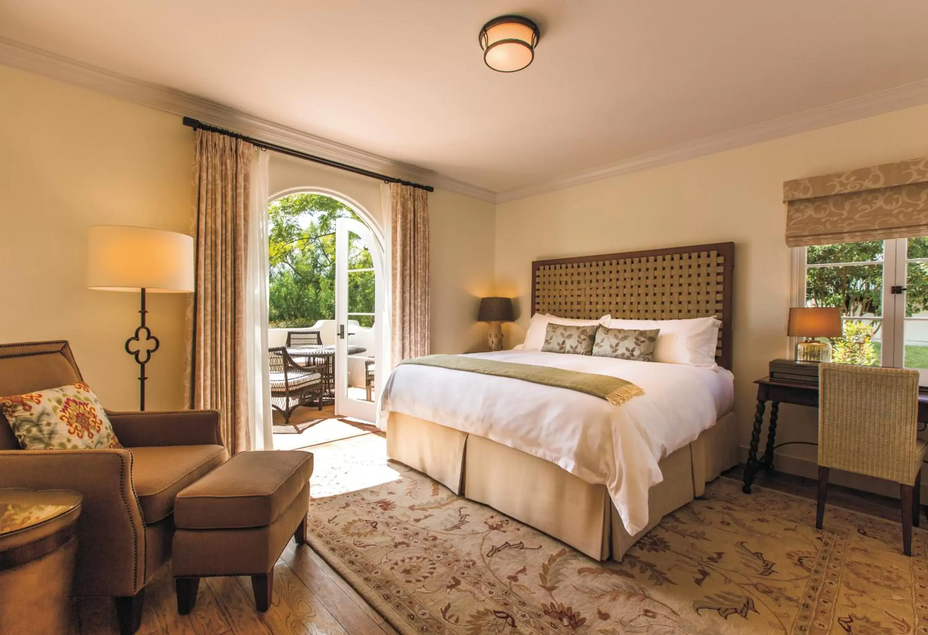 Patio, Bed in El Encanto, A Belmond Hotel, Santa Barbara