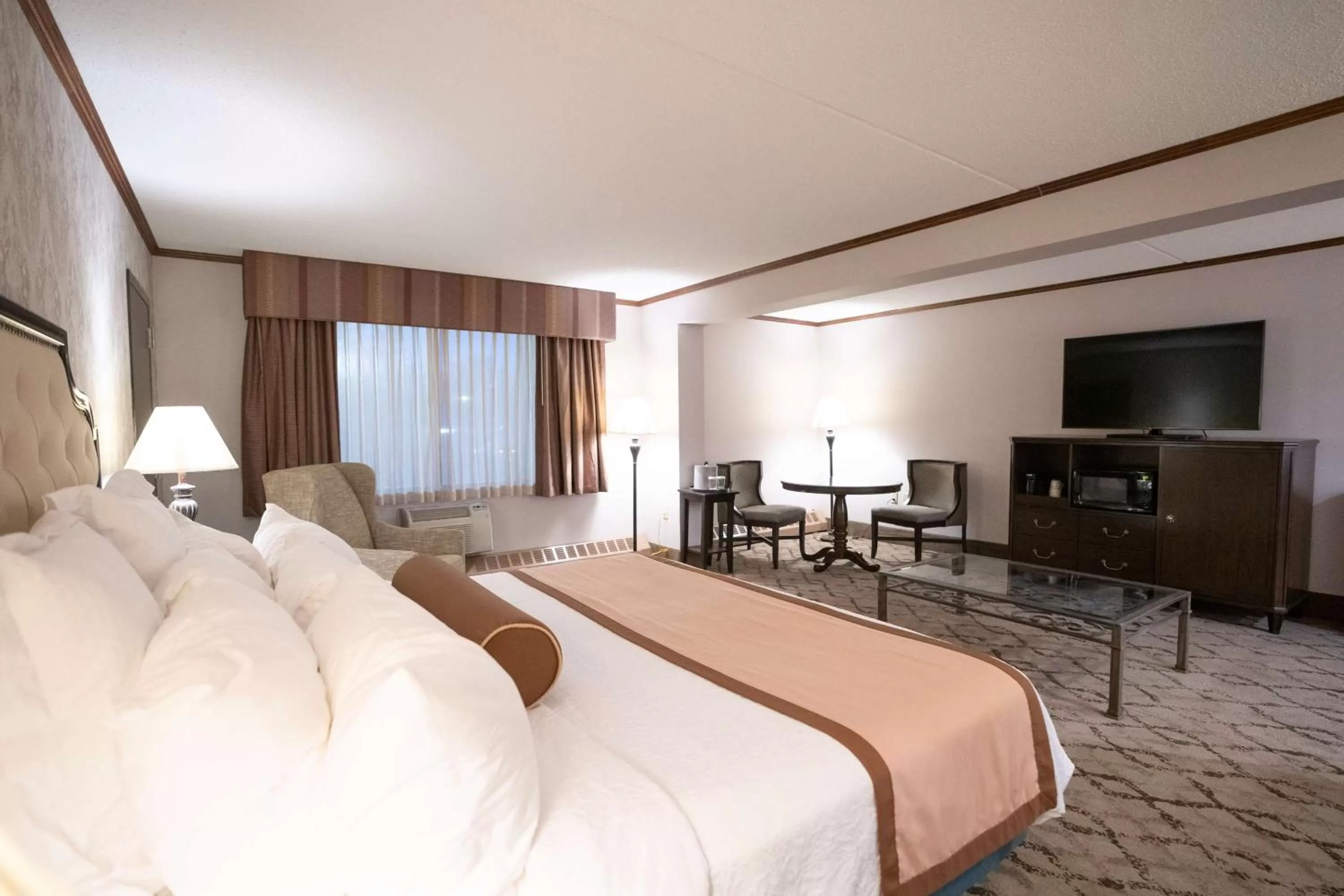 Bed in Best Western Plus Fairfield Executive Inn