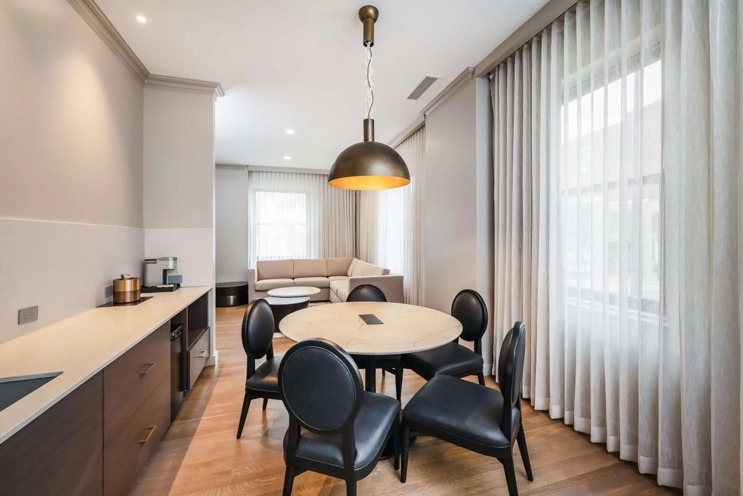 Living room, Dining Area in Hotel Fort Des Moines, Curio Collection By Hilton