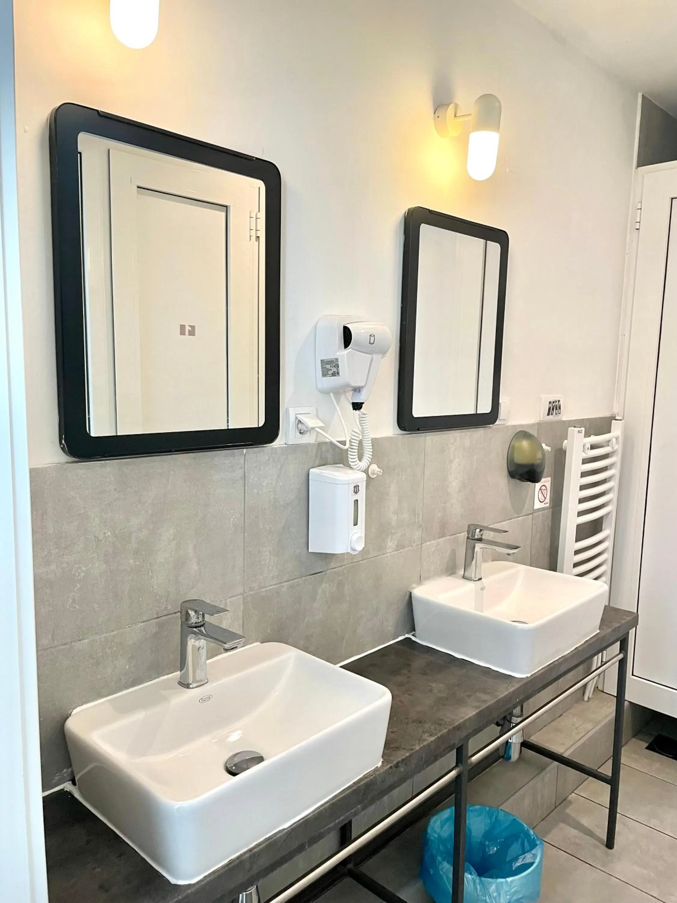 Shower in Good People Design Hostel