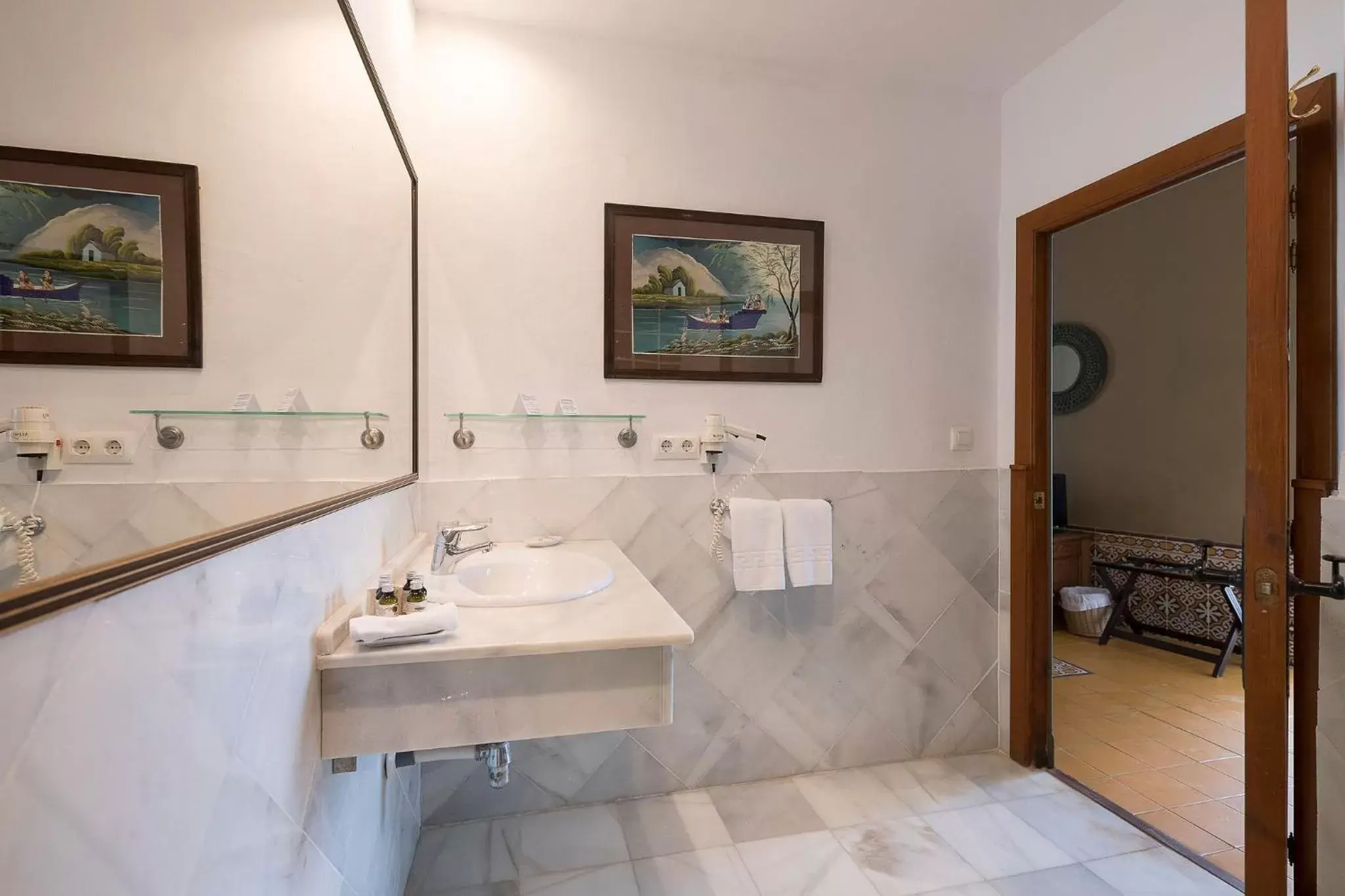 Bathroom in Hotel La Casa del Califa