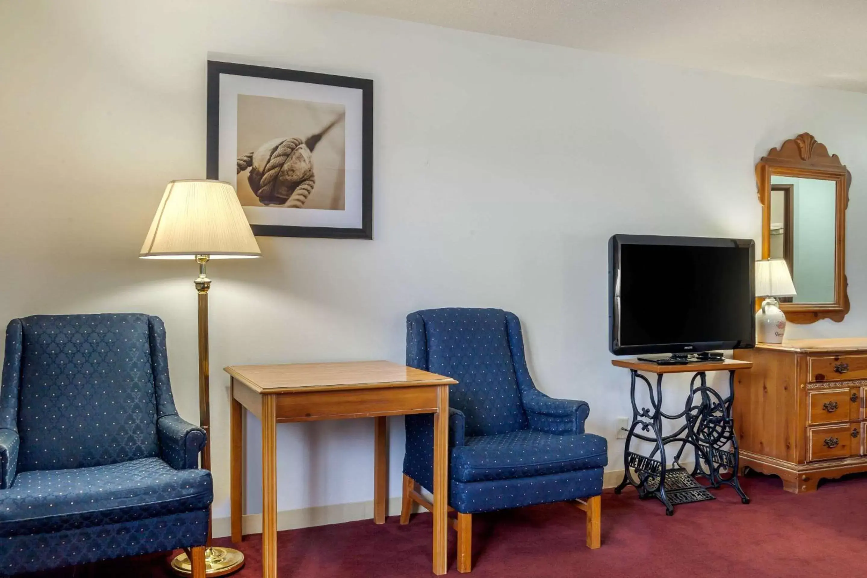 Photo of the whole room, Seating Area in Quality Inn & Suites