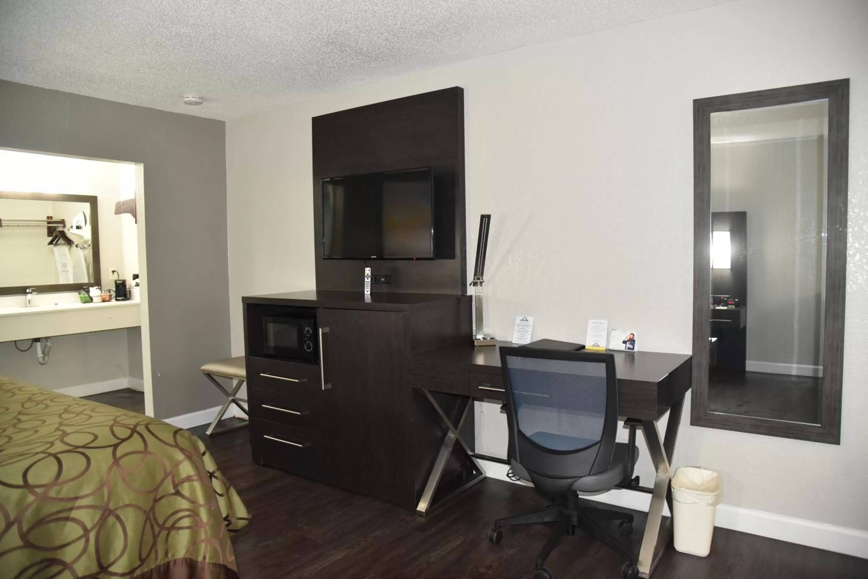 Bed in Days Inn by Wyndham Goose Creek