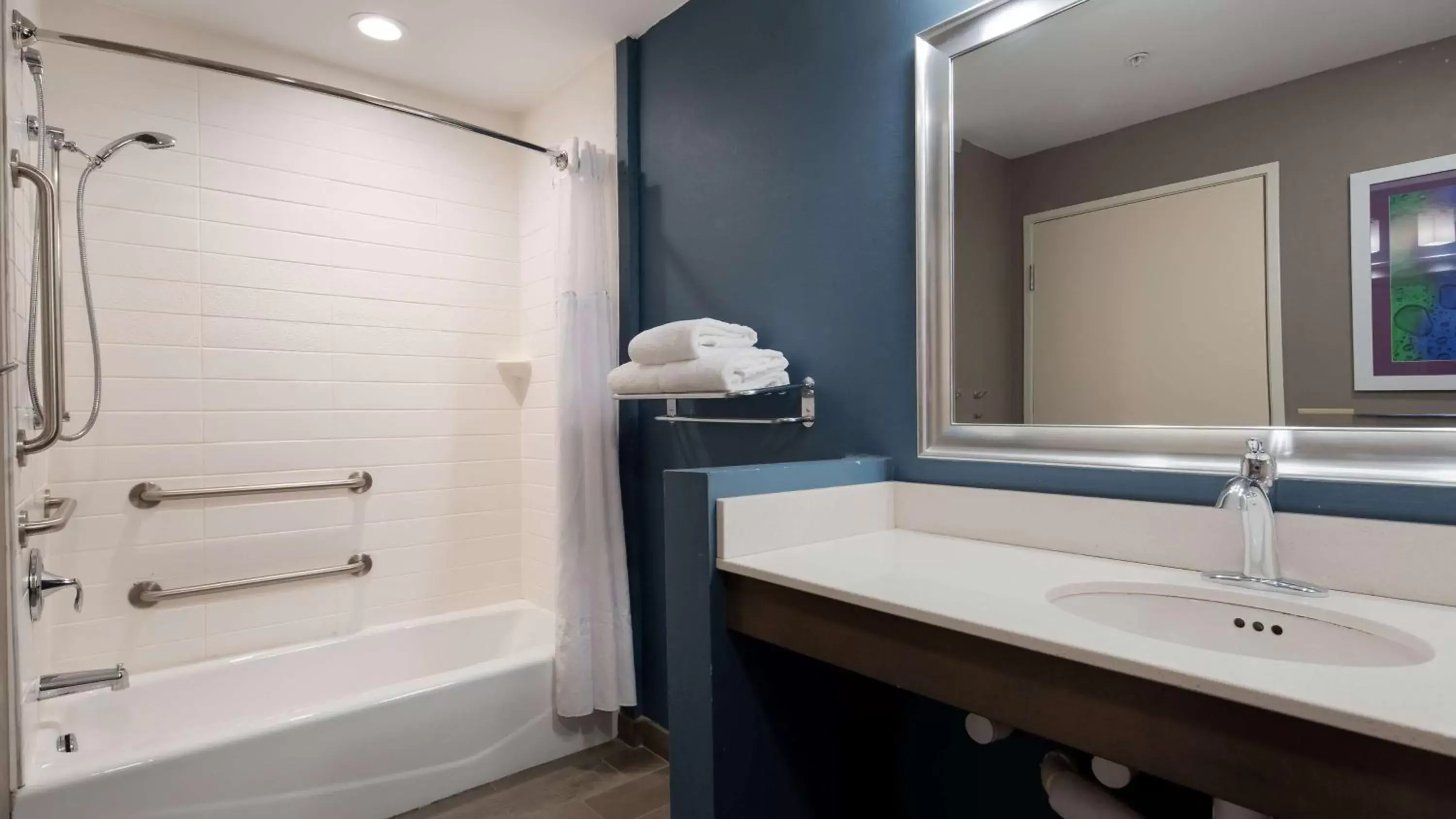 Queen Suite with Bath Tub - Disability Access in Best Western Plus Erie Inn & Suites Queen Suite with Bath Tub - Disability Access in Best Western Plus Erie Inn & Suites