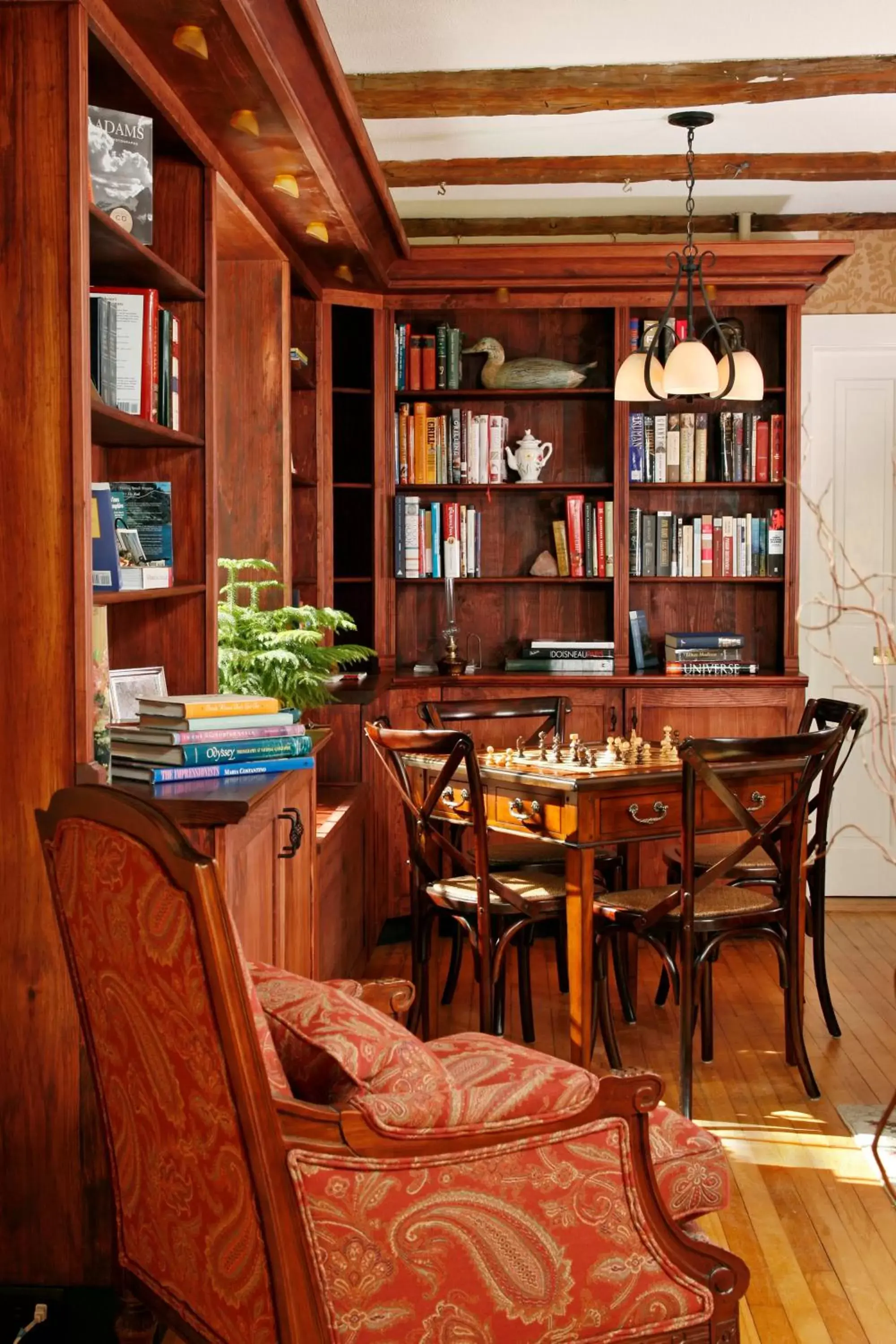 Library in Sugar Hill Inn