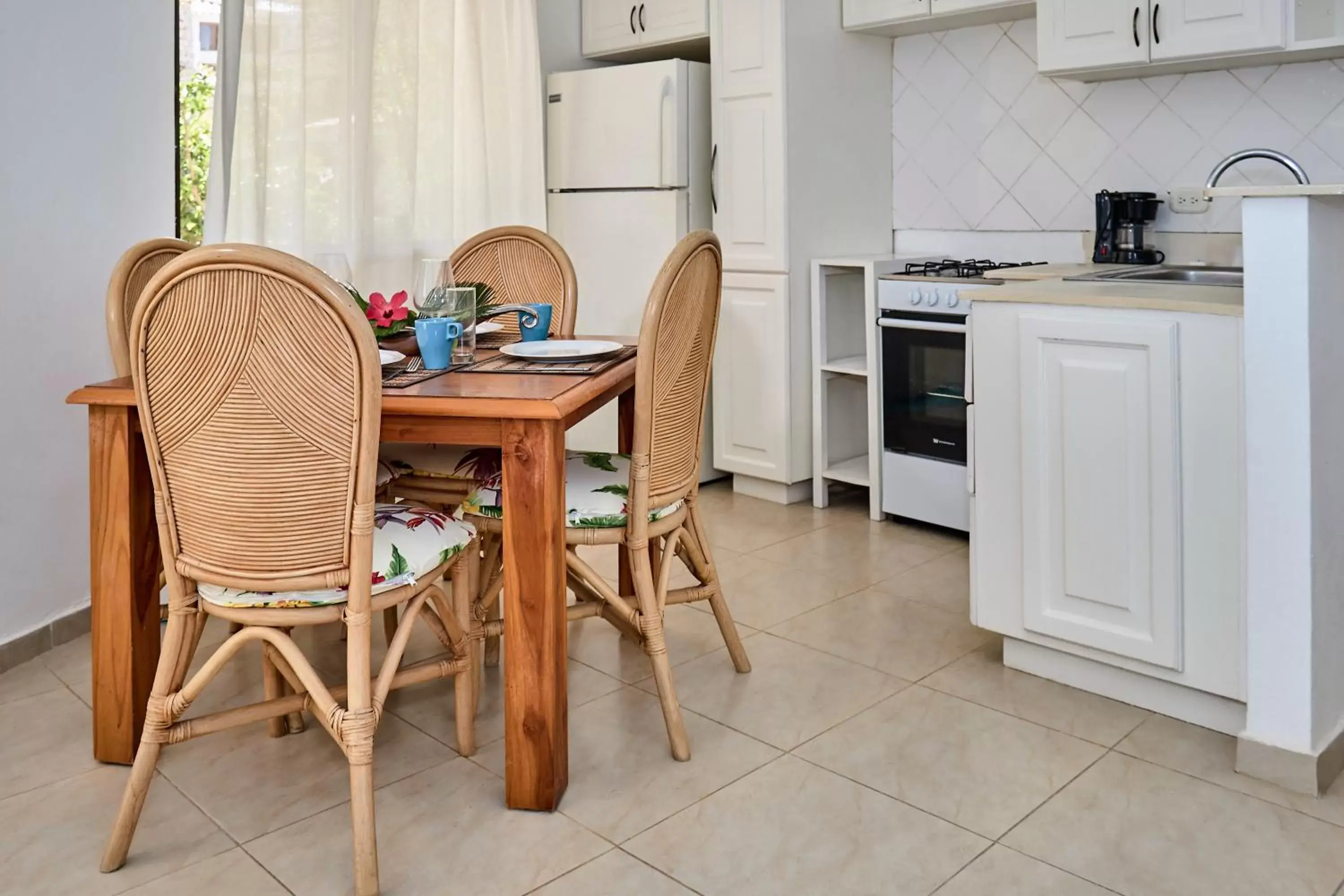 Kitchen or kitchenette, Kitchen/Kitchenette in Los Corales Beach Village