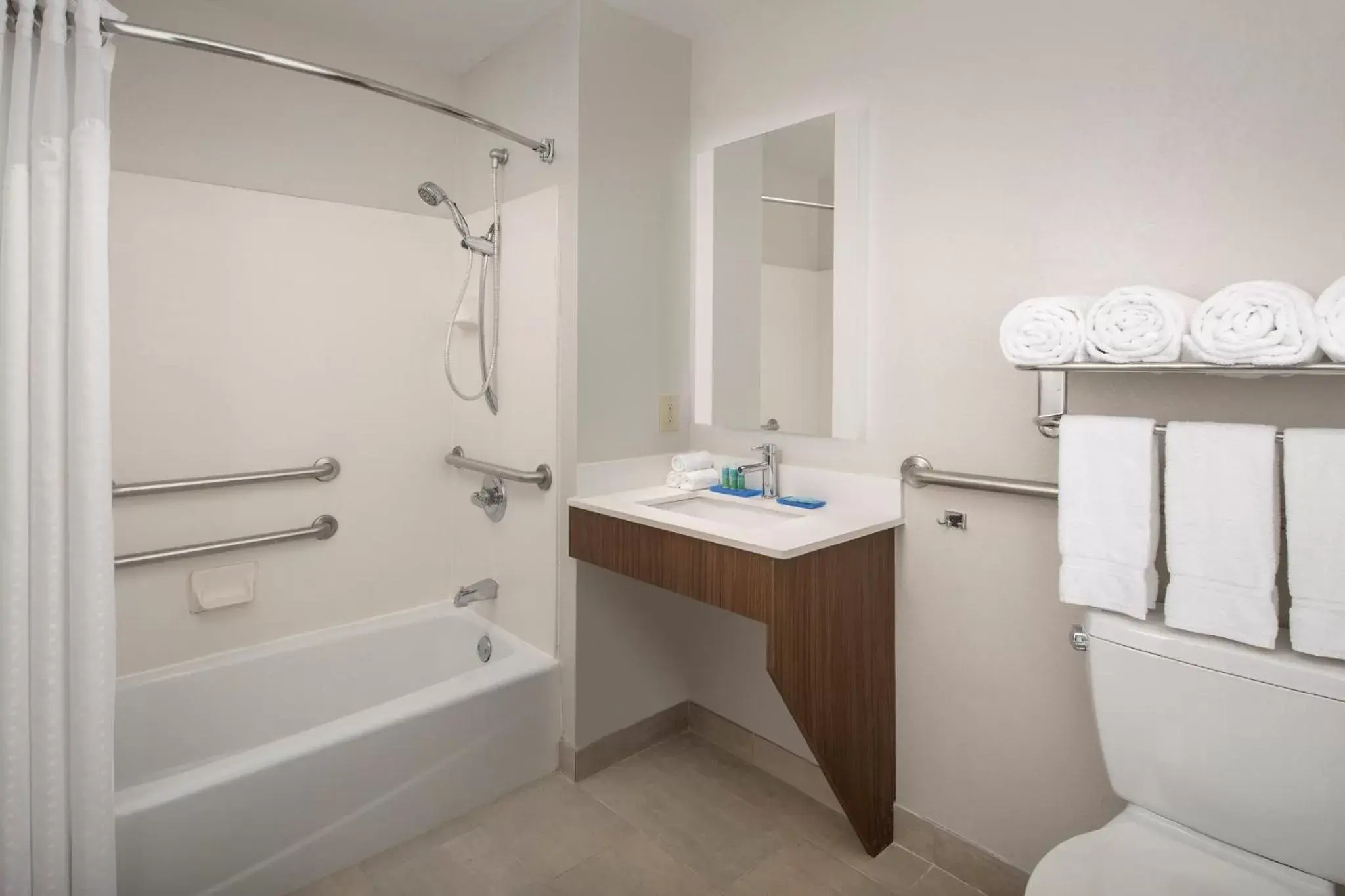 Photo of the whole room, Bathroom in Holiday Inn Express San Antonio North Riverwalk Area, an IHG Hotel