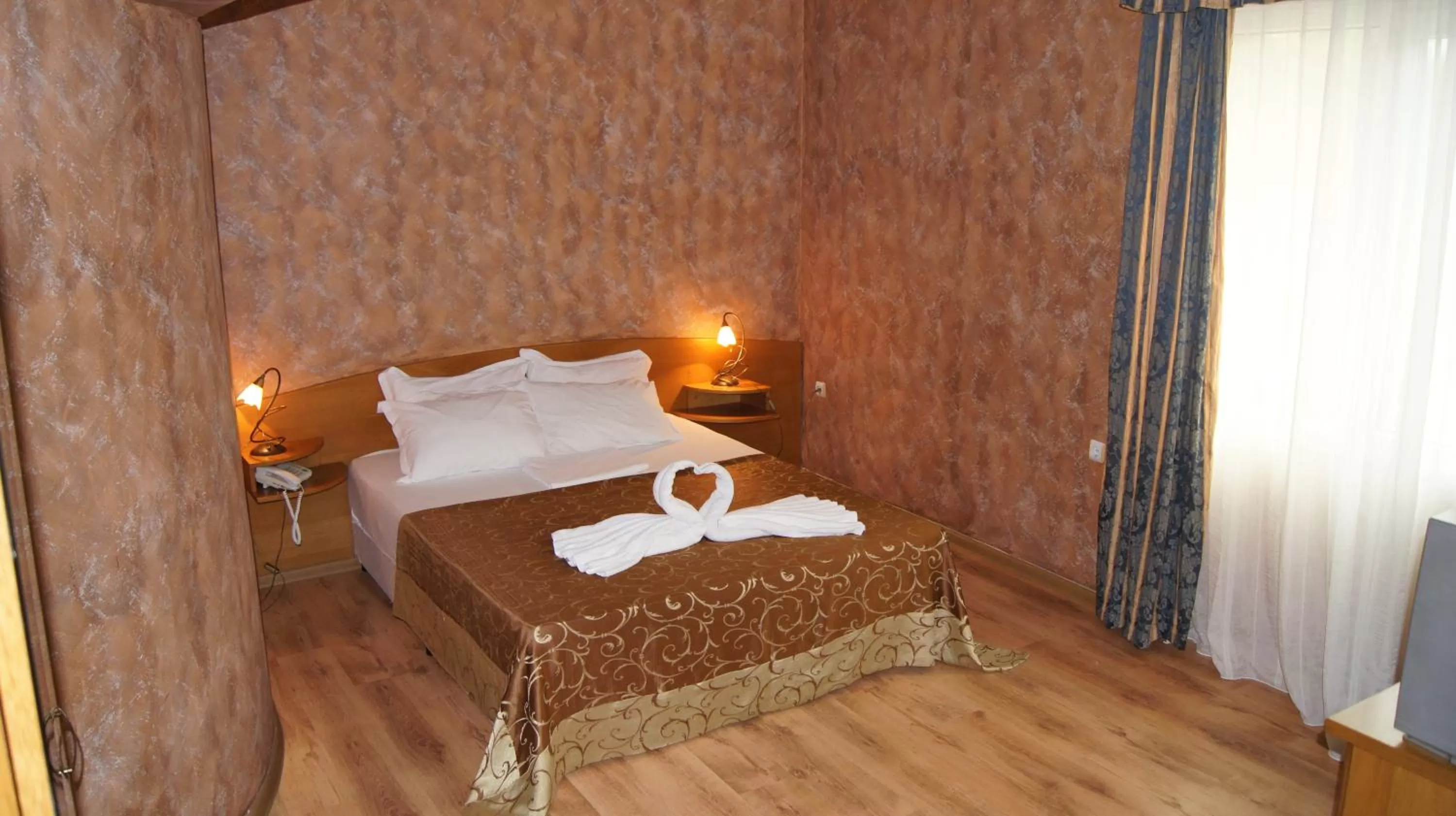 Bed in Hotel Akord - Free Parking & Metro Access