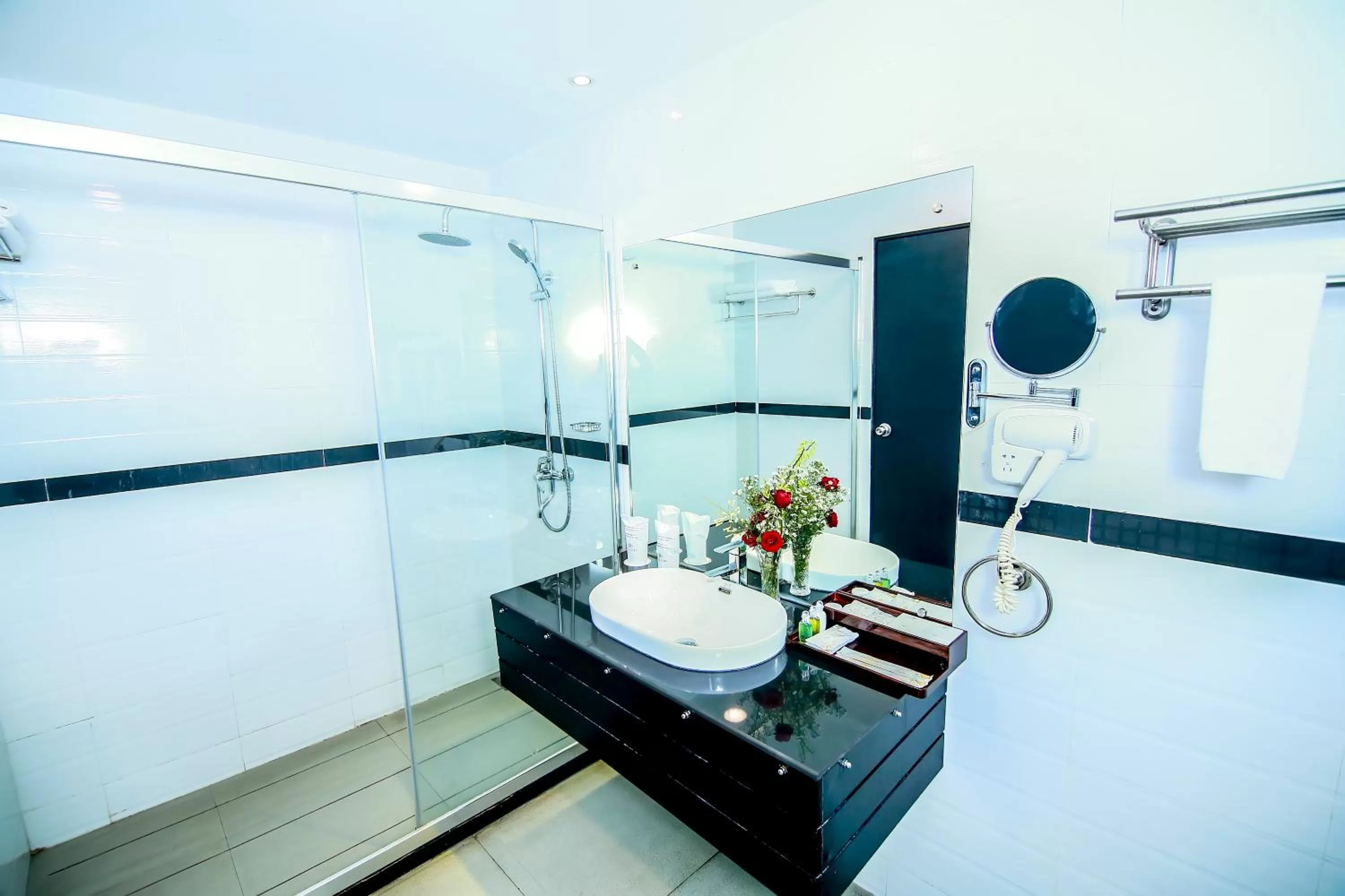 Toilet in The Covanro Airport Hotel - Katunayake