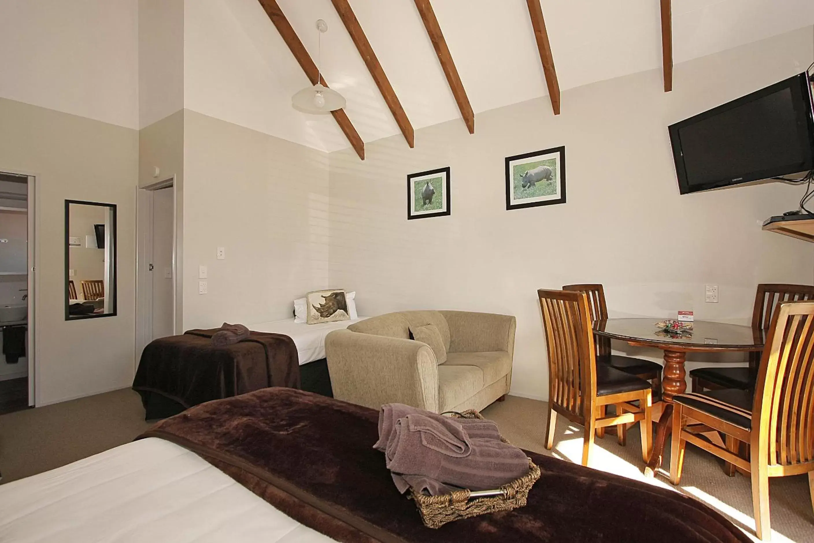 Living room, Seating Area in Big Five Motel