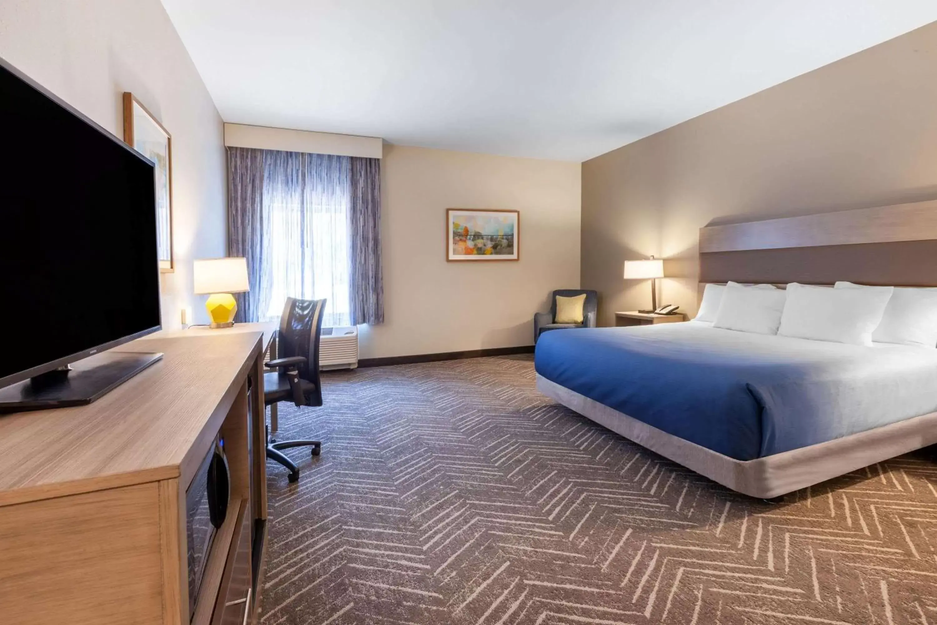 Bedroom, Bed in La Quinta Inn & Suites by Wyndham Middletown