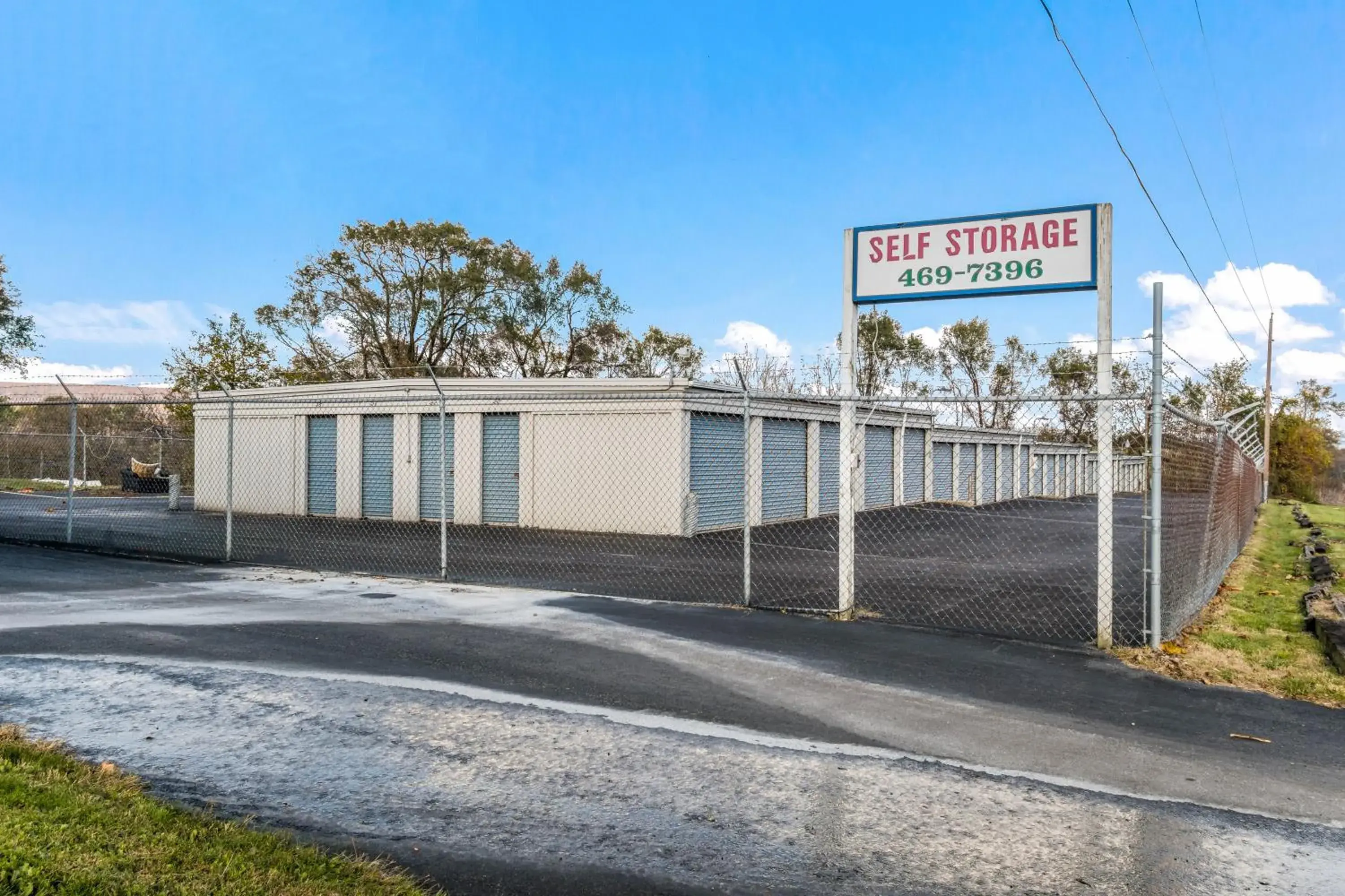 Property Building in Cottage Inn - Grantville