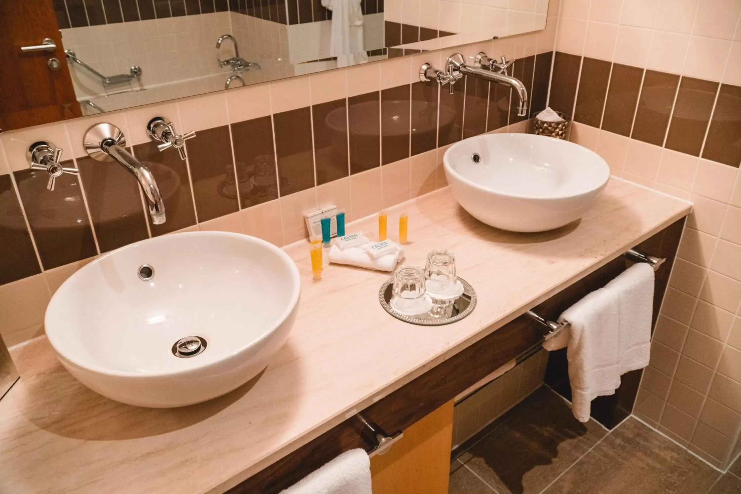 Bathroom in Raheen Woods Hotel