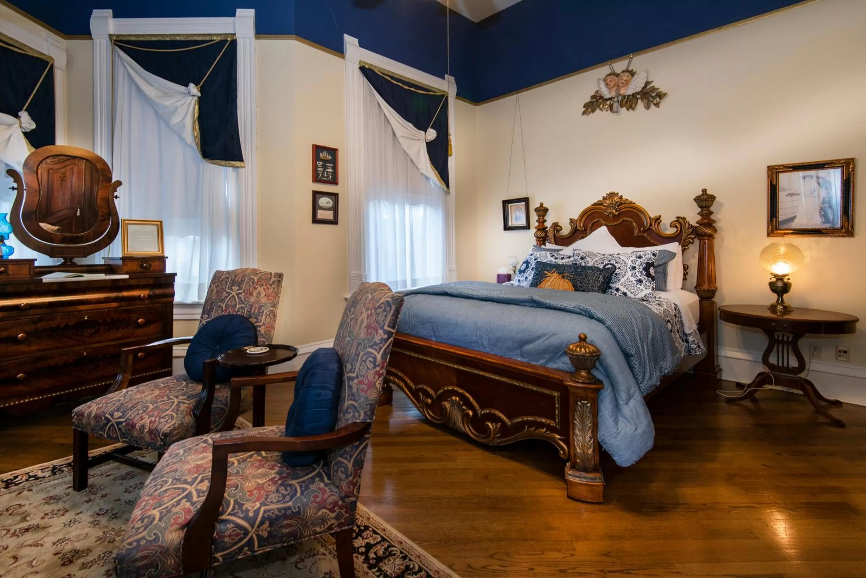 Photo of the whole room in The Empress of Little Rock