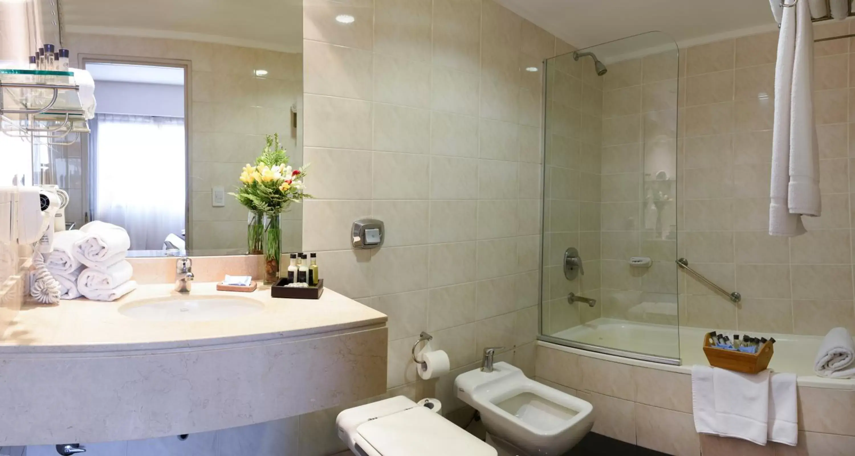 Bathroom in Argenta Tower Hotel & Suites