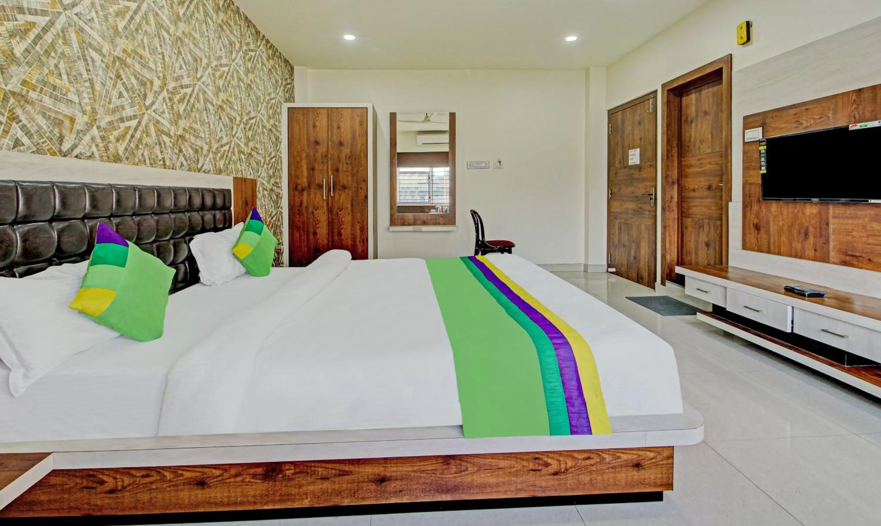 Bedroom, Bed in Treebo Golden Heights