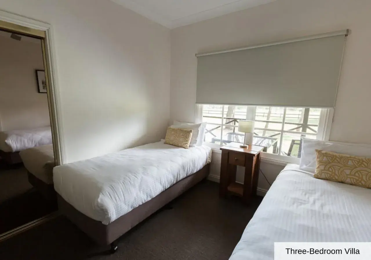 Bedroom, Bed in Pokolbin Village Estate