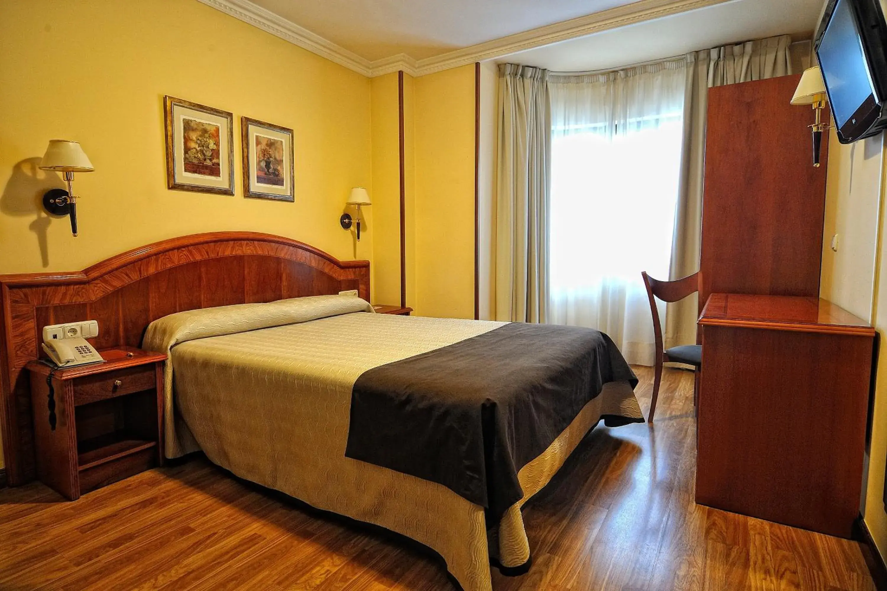 Lounge or bar, Bed in Hotel Alisi