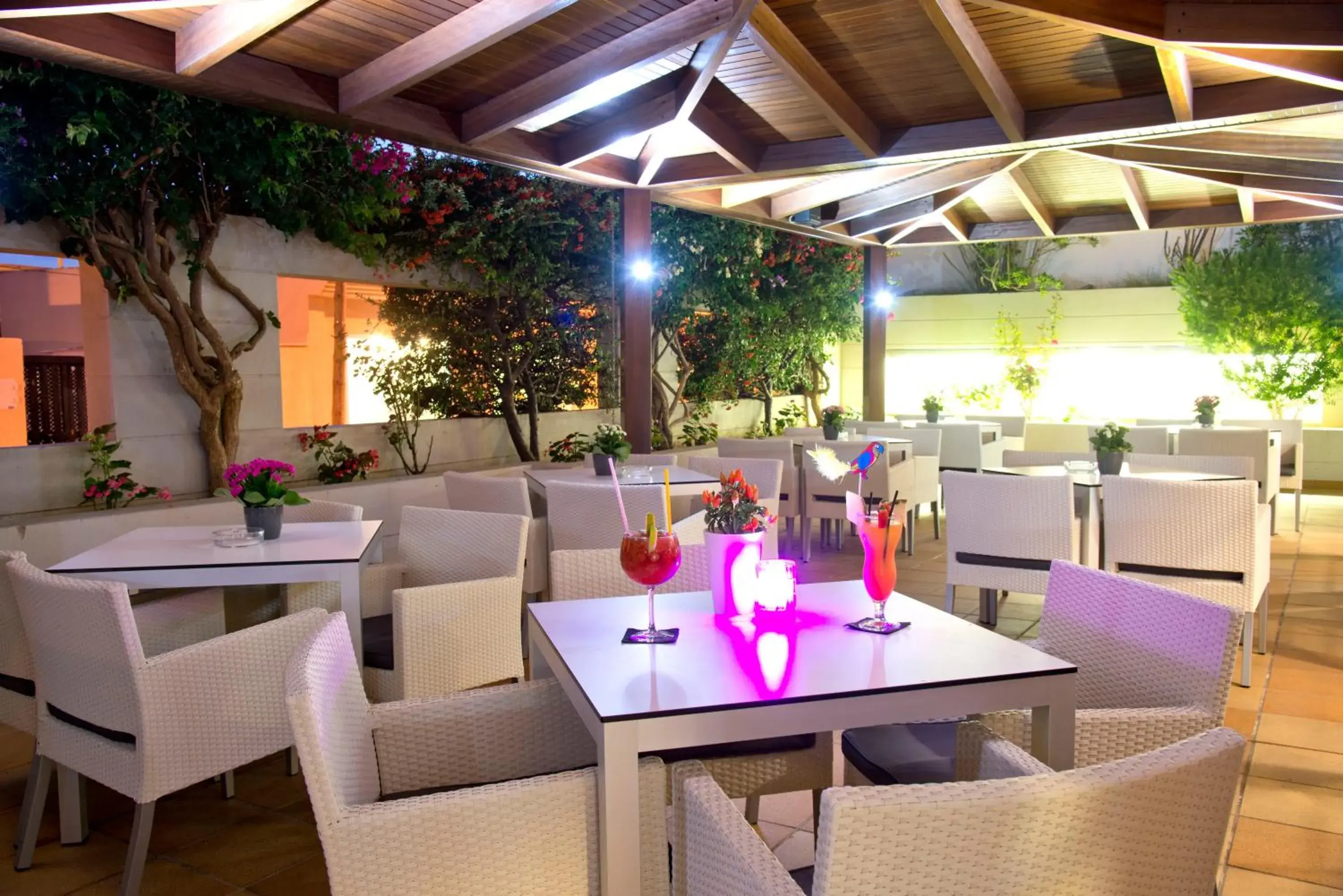 Balcony/Terrace, Restaurant/Places to Eat in Hotel Capricho