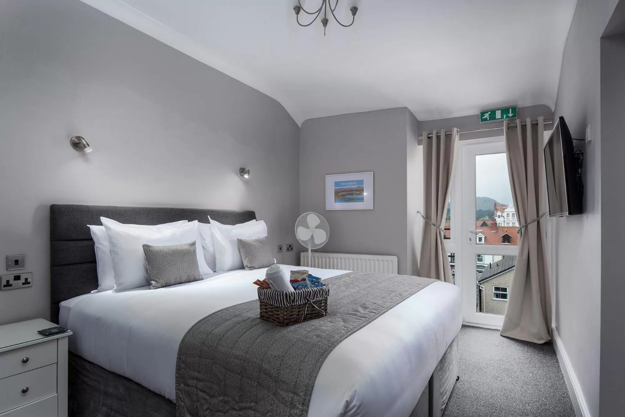 Bedroom, Bed in Pebble House