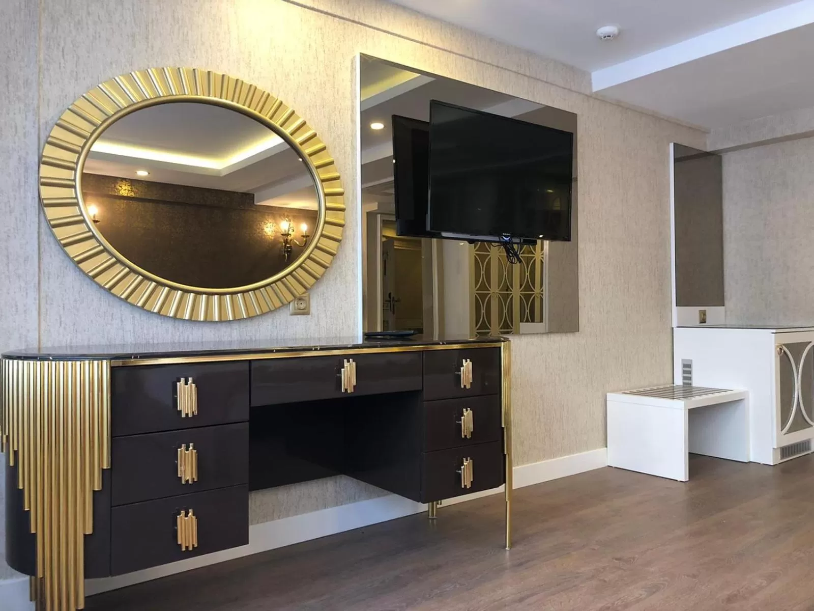 Communal lounge/ TV room in Burj Al Istanbul