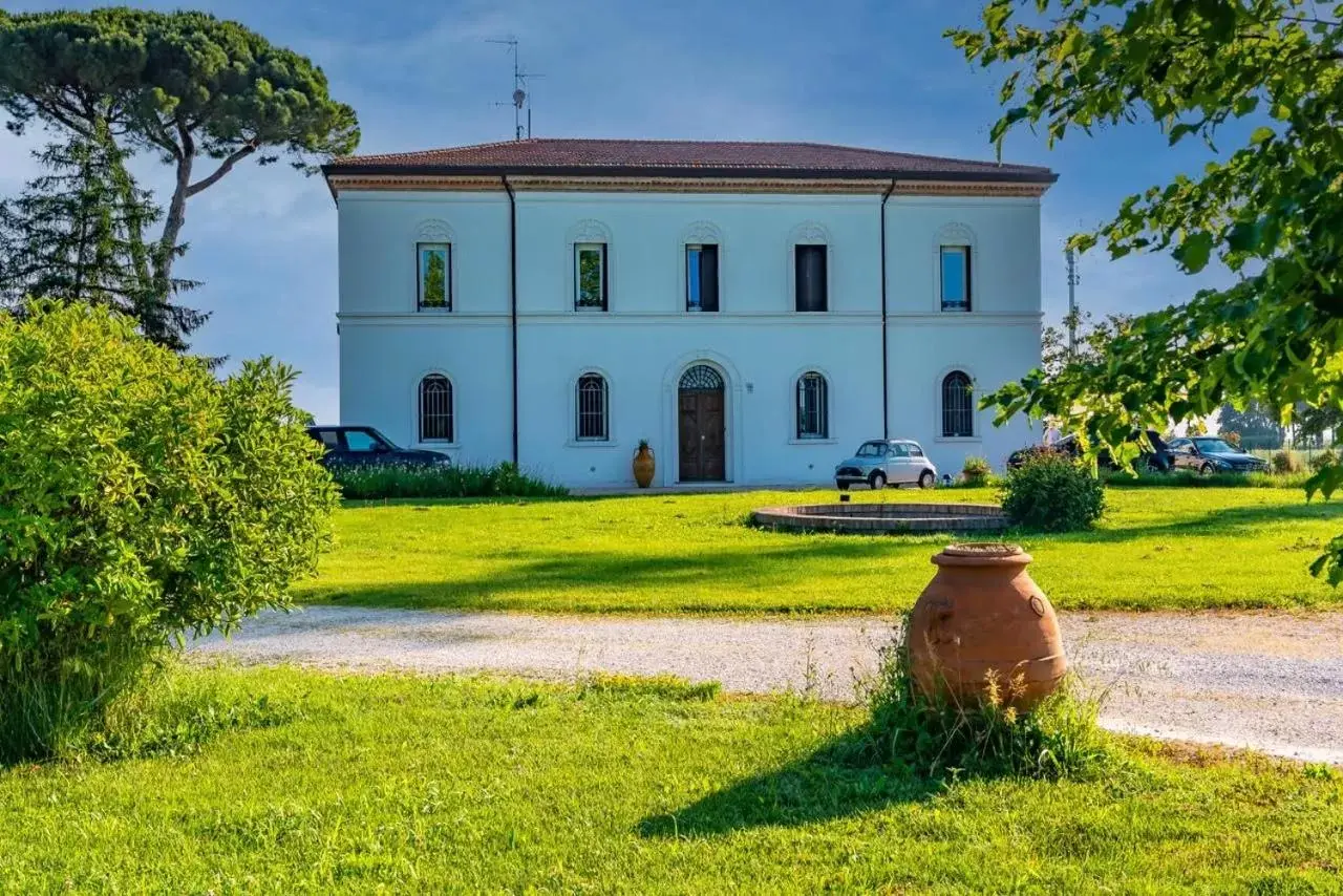 Property Building in Villa Archi