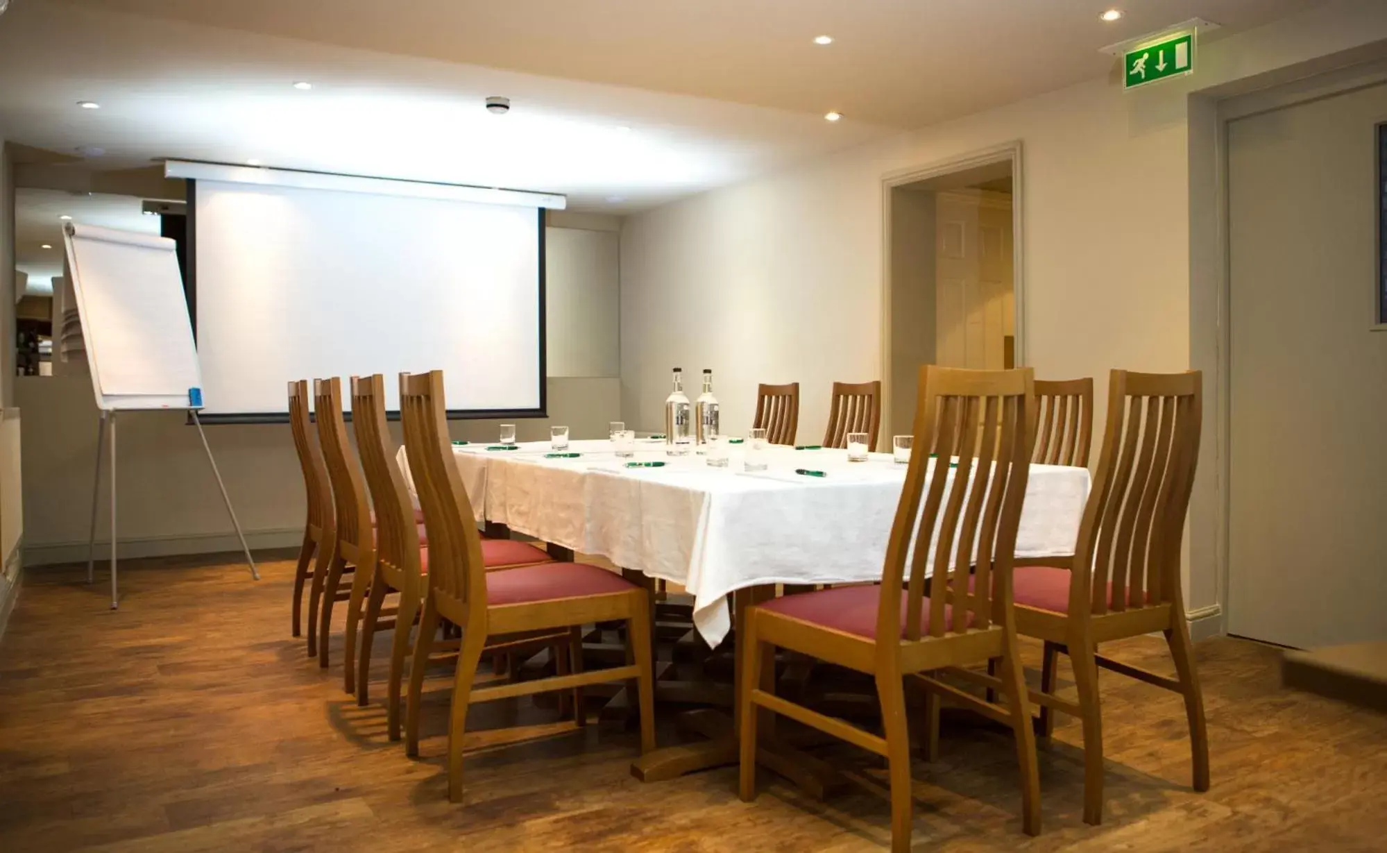 Business facilities in The Peel Aldergate