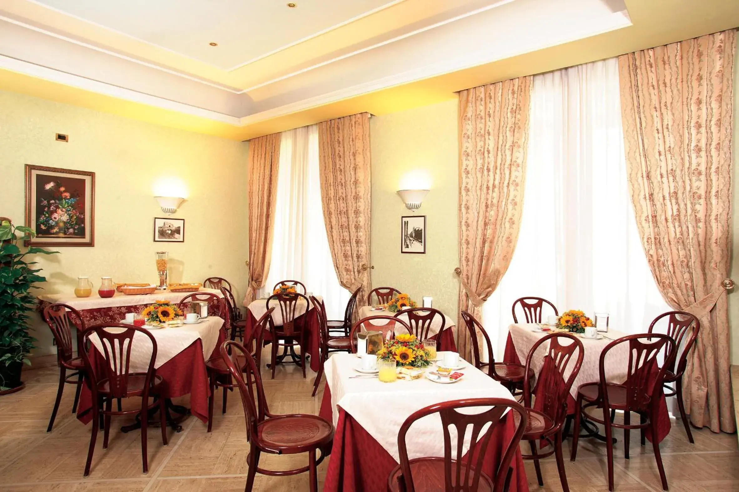 Restaurant/Places to Eat in Hotel Dina