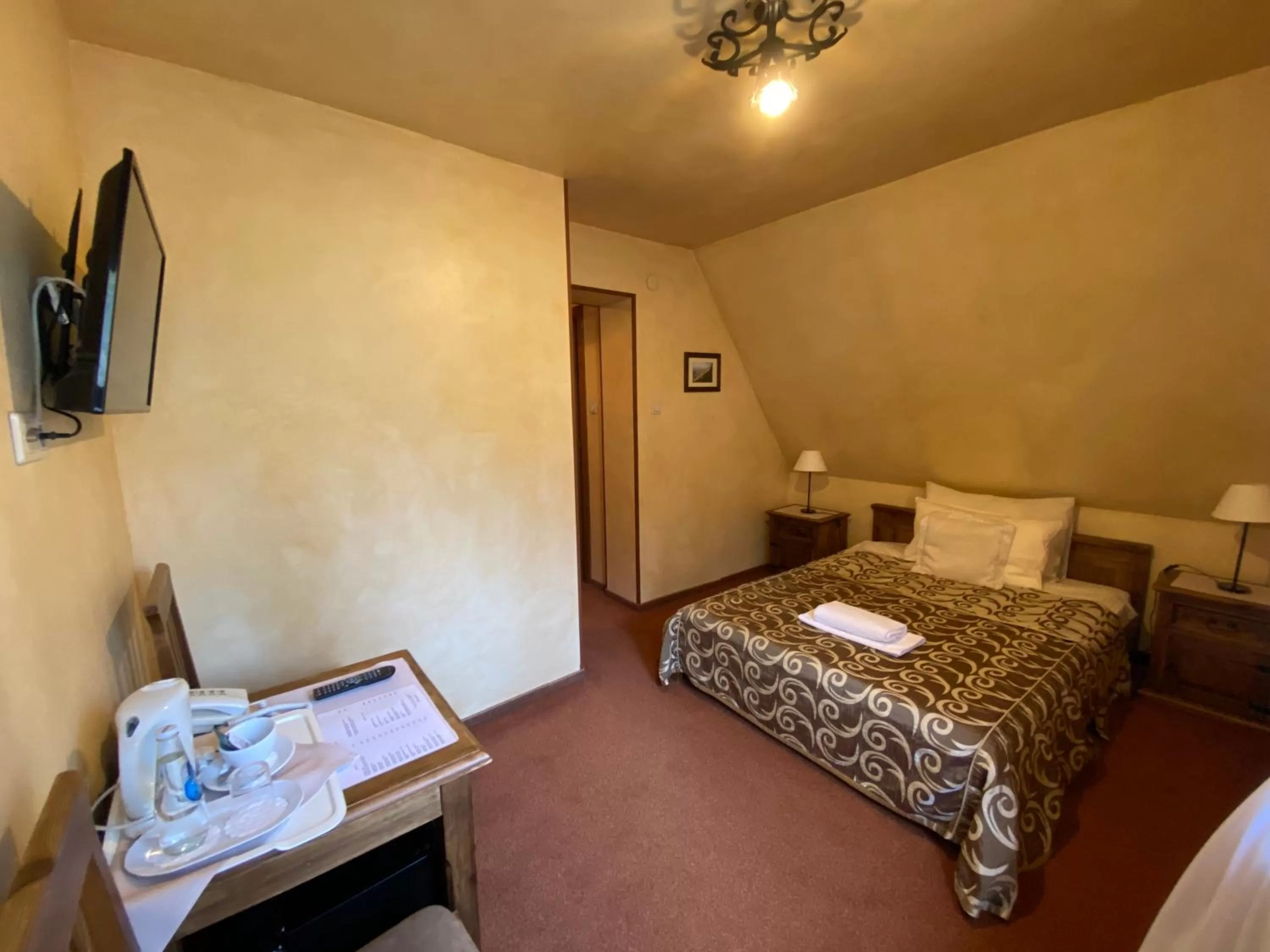 TV and multimedia, Bed in Hotel Dwór Karolówka