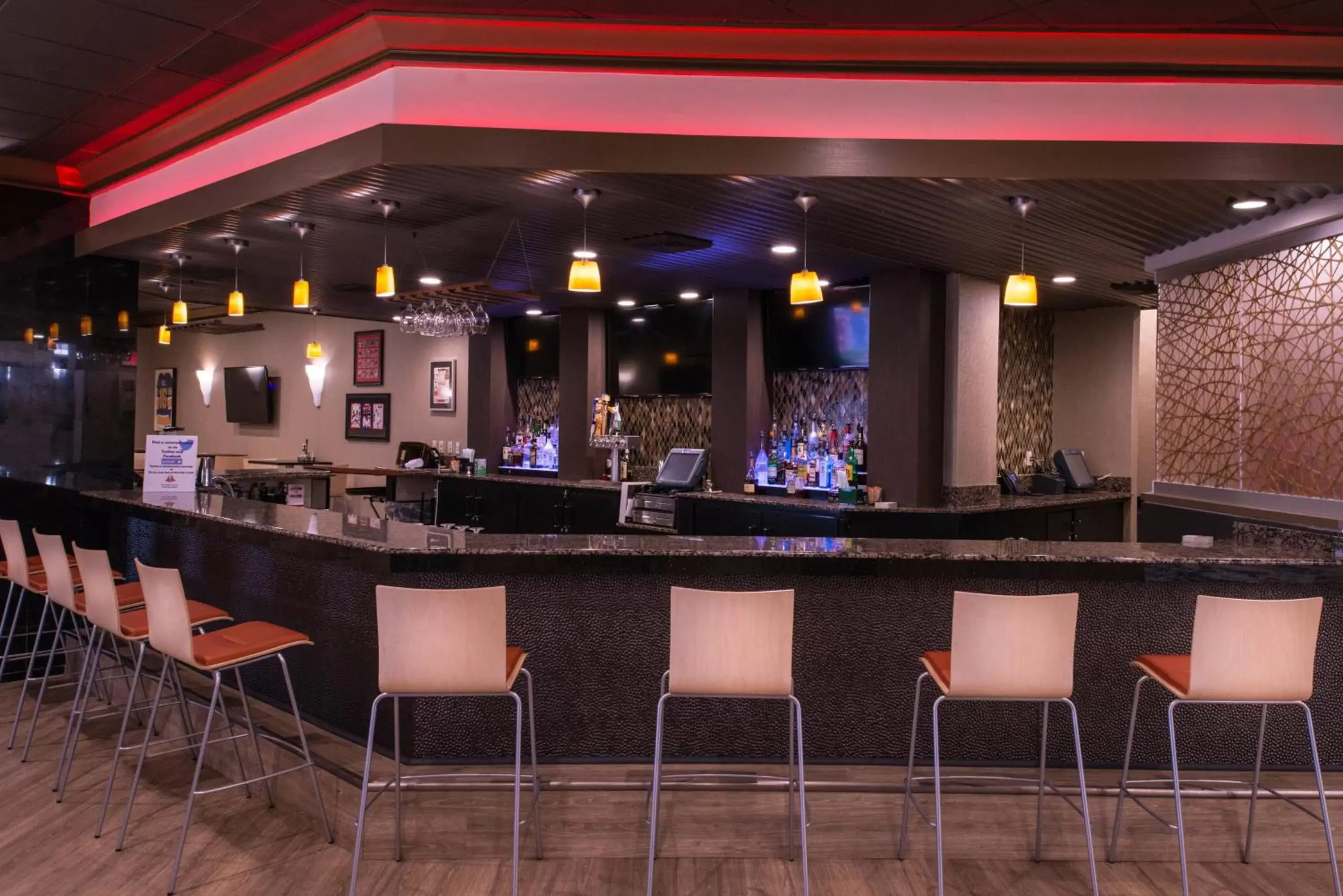 Lounge or bar, Lounge/Bar in Holiday Inn St Louis Downtown/Convention Center, an IHG Hotel