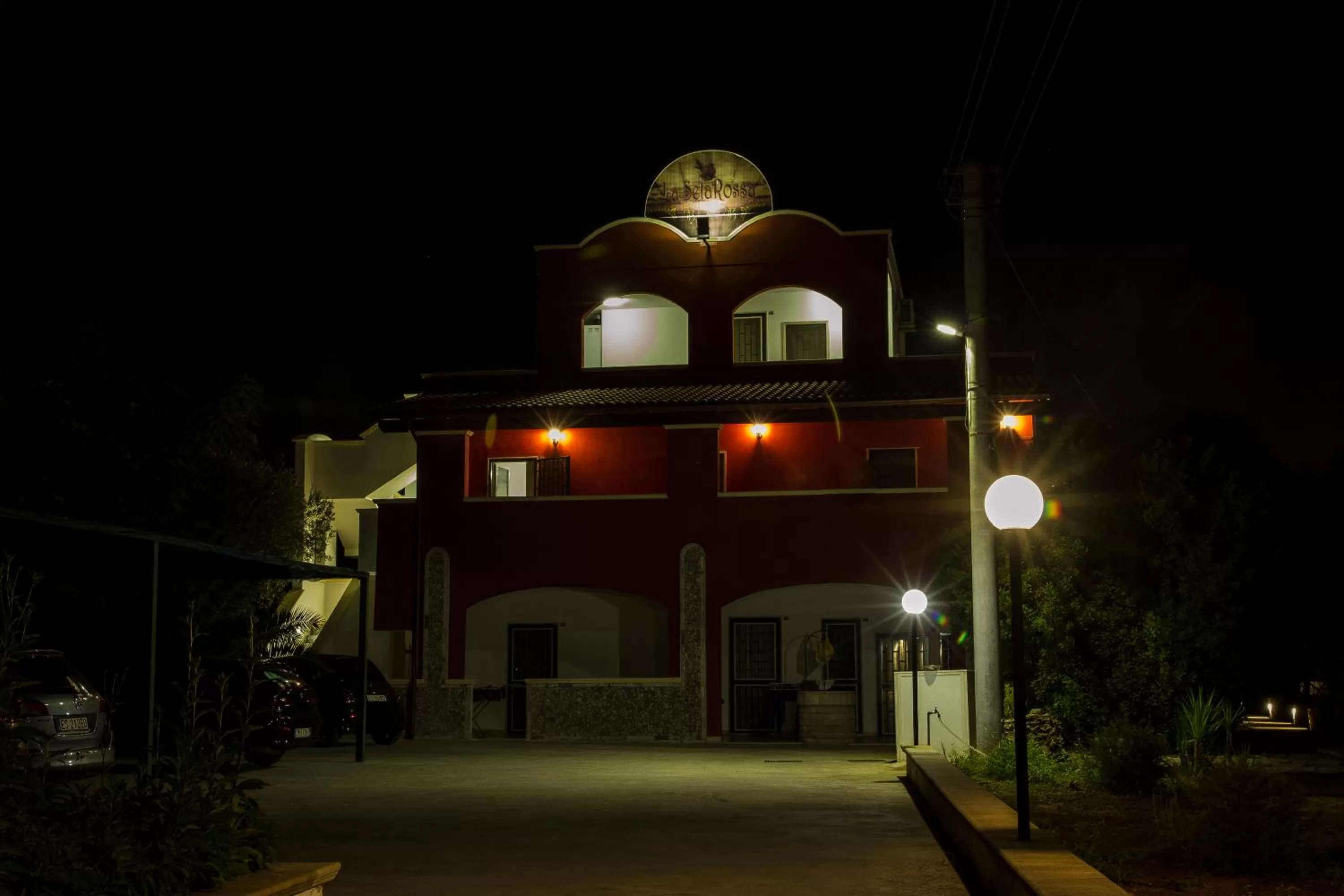 Facade/entrance in B&B La Seta Rossa