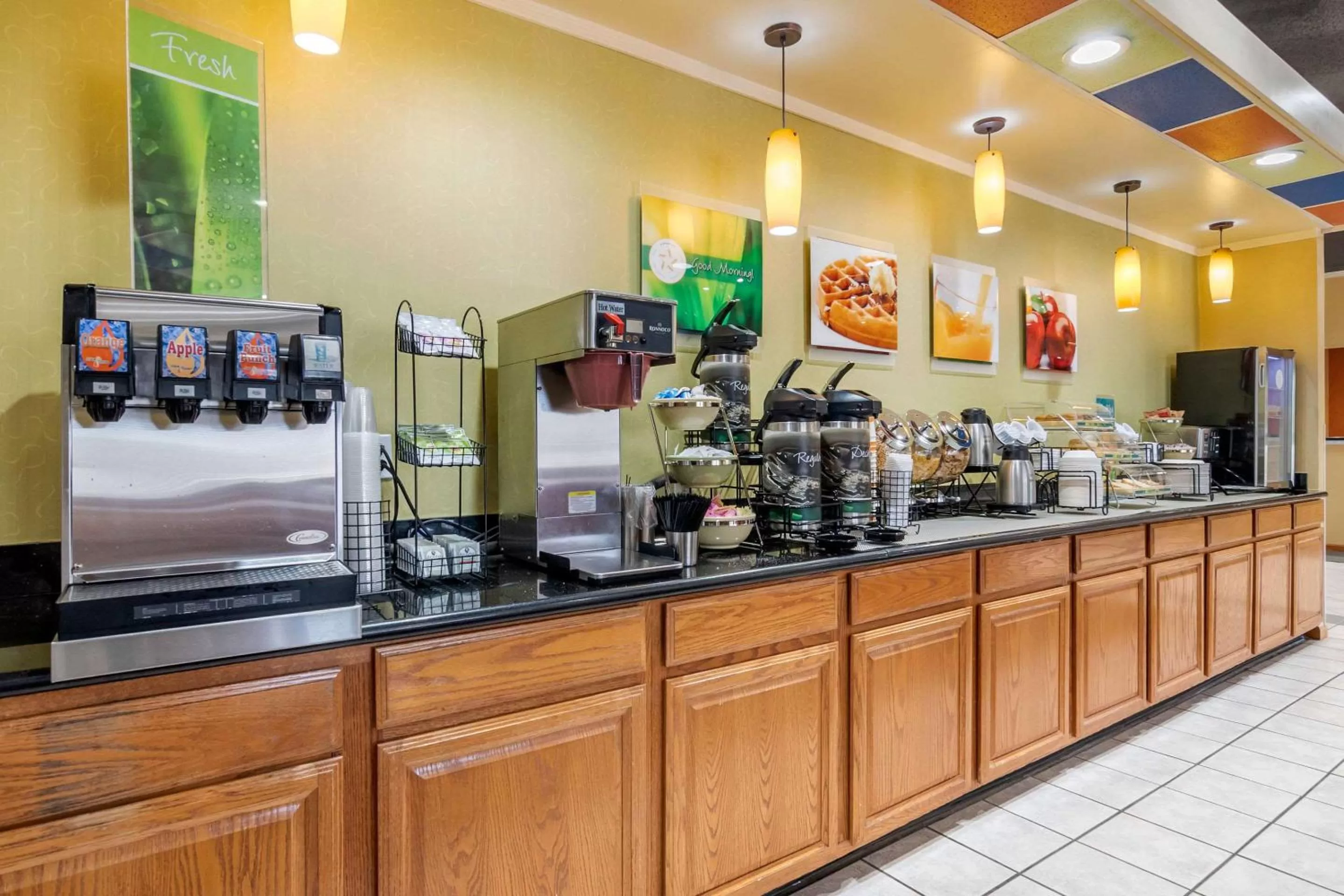 Restaurant/places to eat in Quality Inn & Suites Lenexa Kansas City
