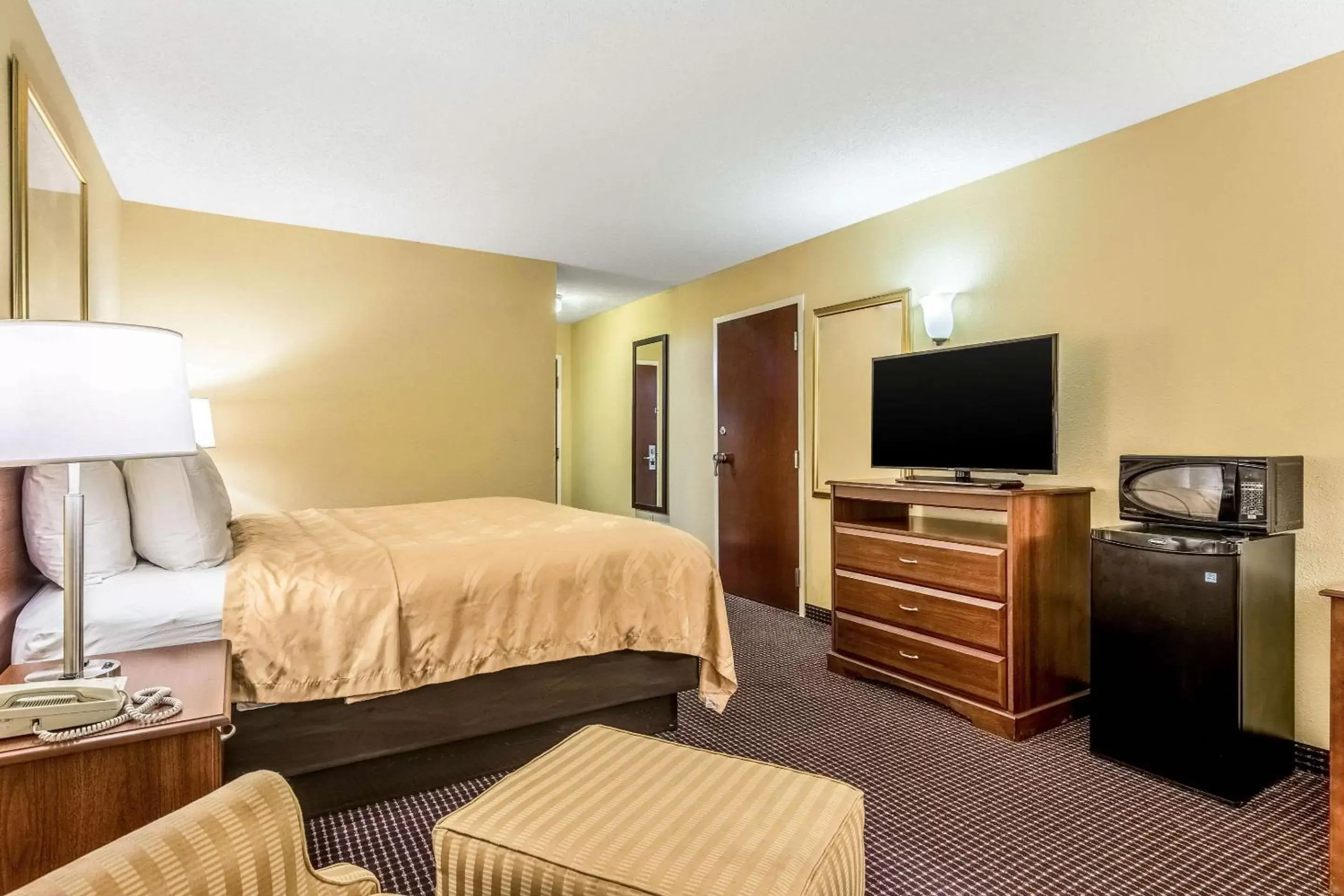 Photo of the whole room, Bed in Quality Inn Sandersville