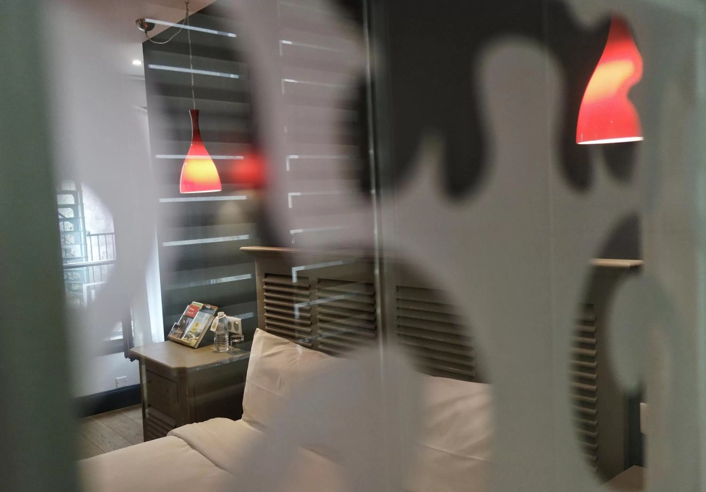 Decorative detail, Bed in Hôtel Henri IV