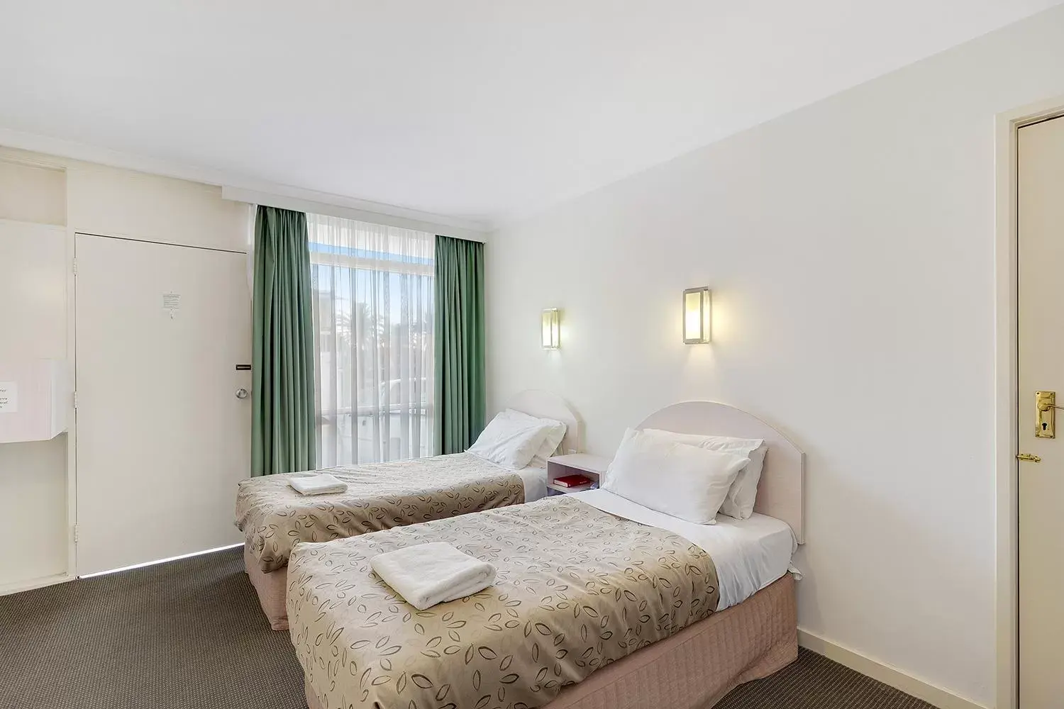 Bedroom, Bed in Alexander Motor Inn