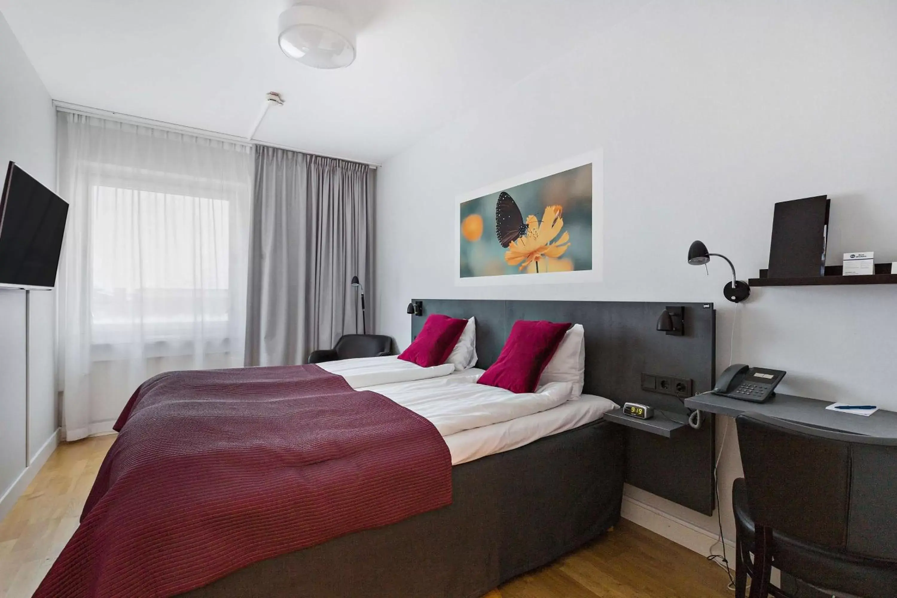 Superior Twin Room - Non-Smoking in Best Western Plaza Hotel Superior Twin Room - Non-Smoking in Best Western Plaza Hotel