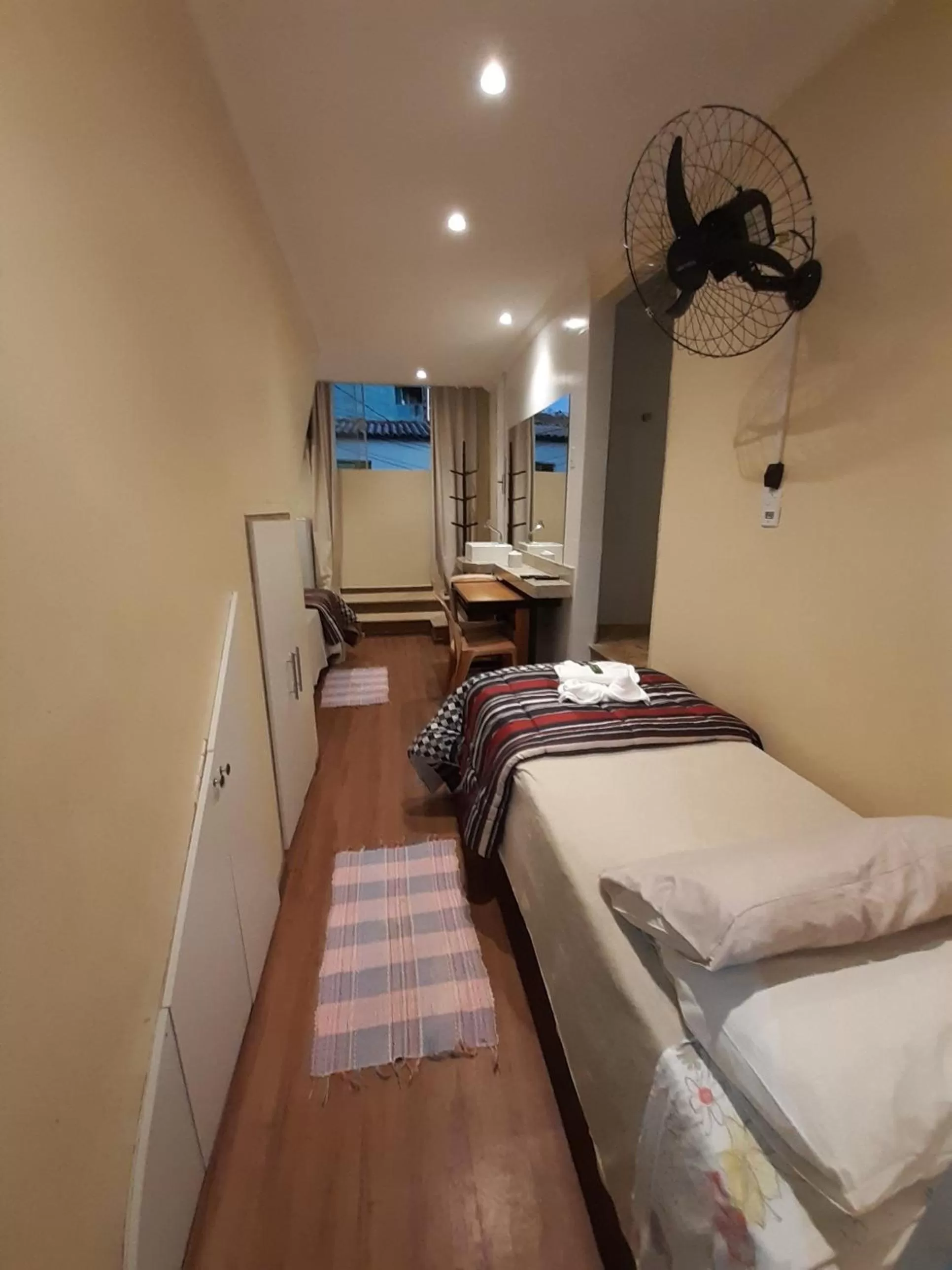 Shower, Bed in Pousada Reino Encantado - São Thomé das Letras - Minas Gerais